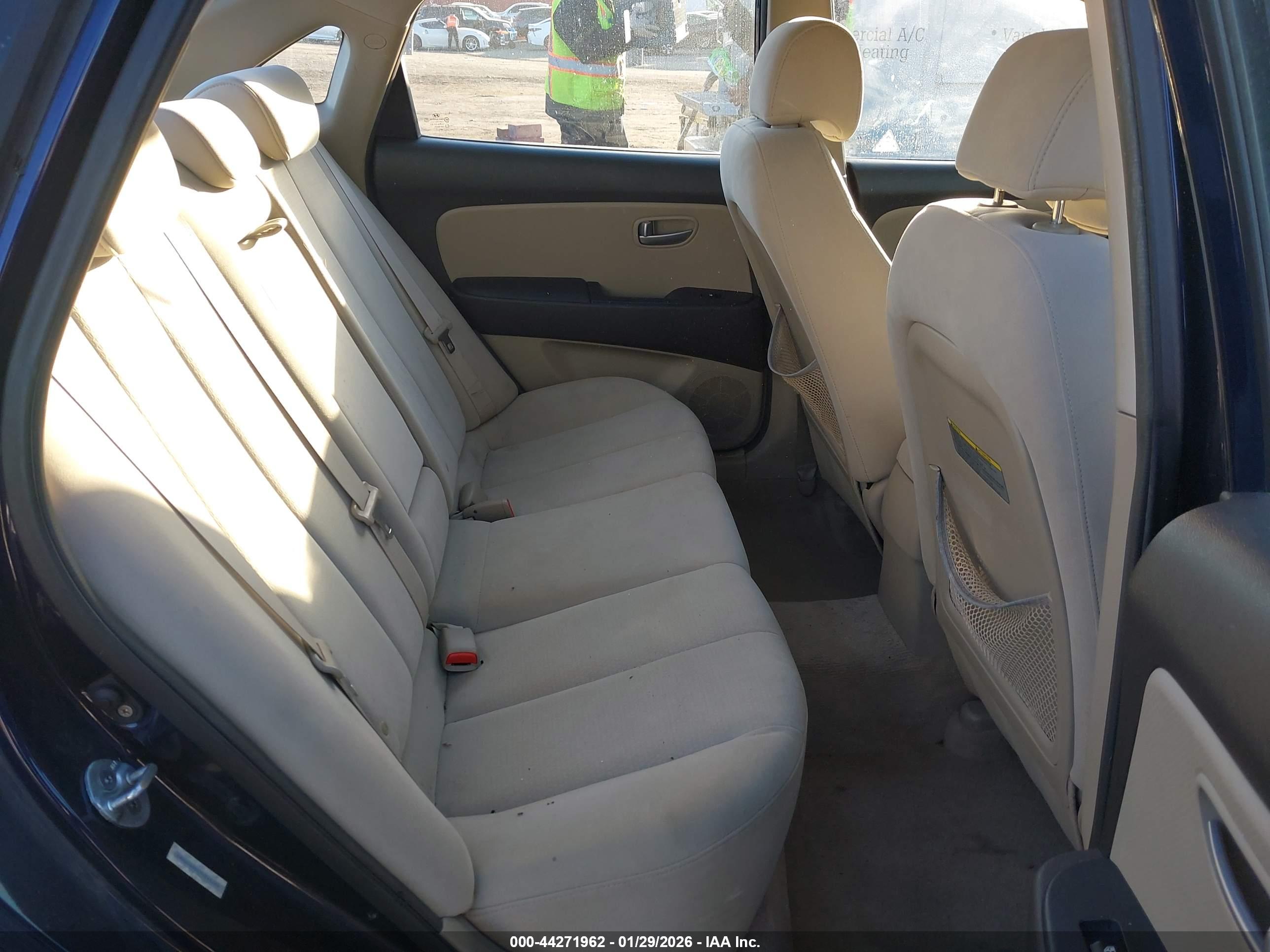 HYUNDAI ELANTRA image 8