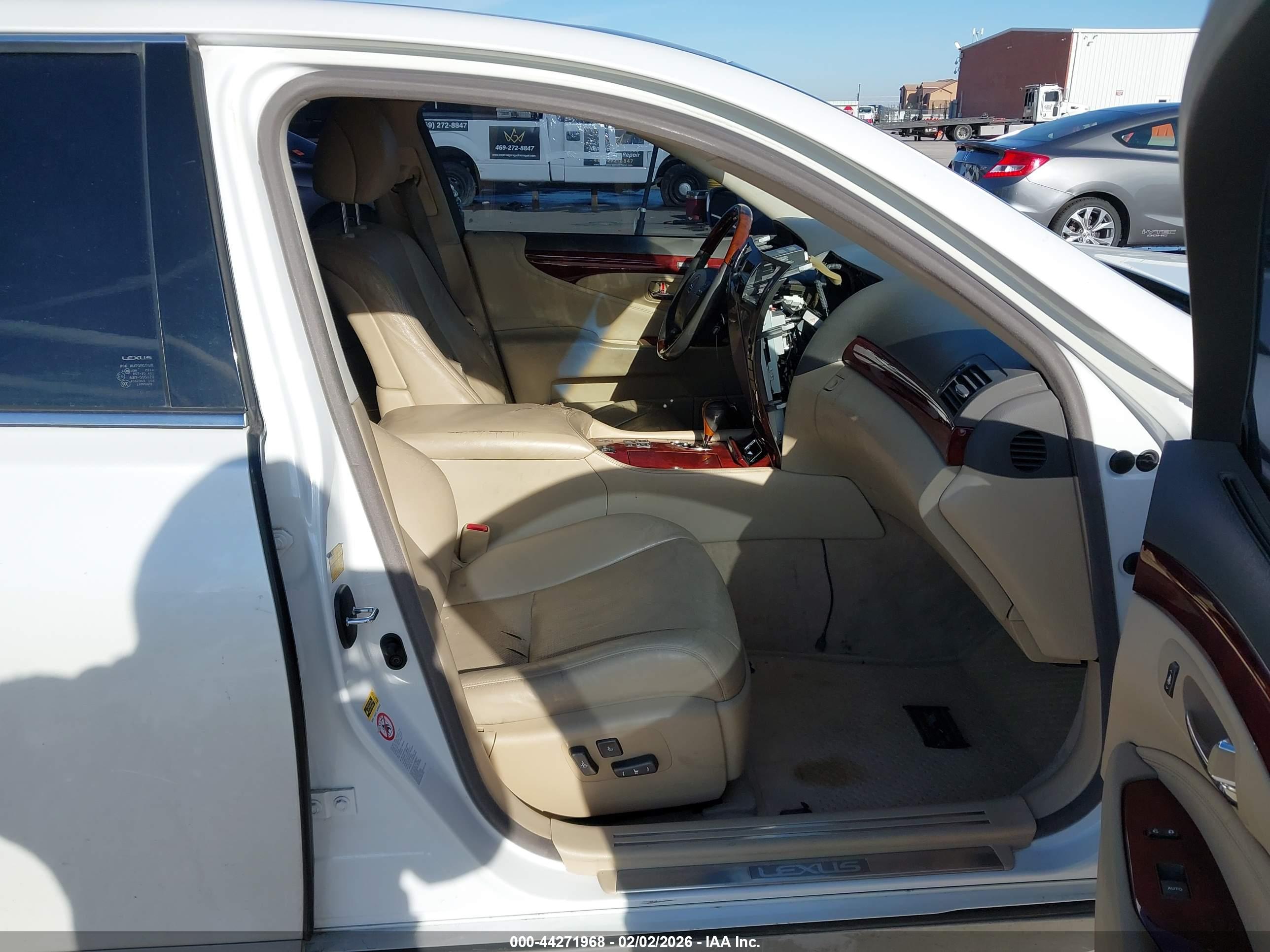 LEXUS LS image 5