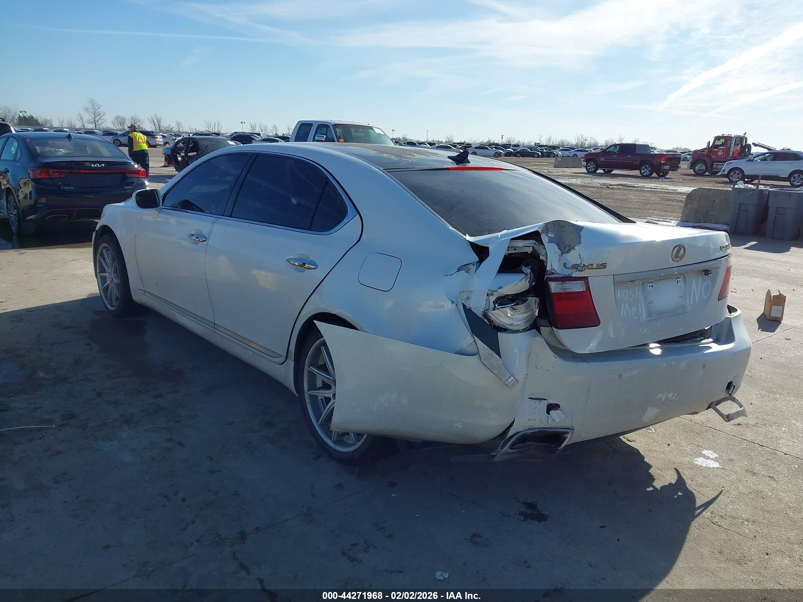 LEXUS LS image 6