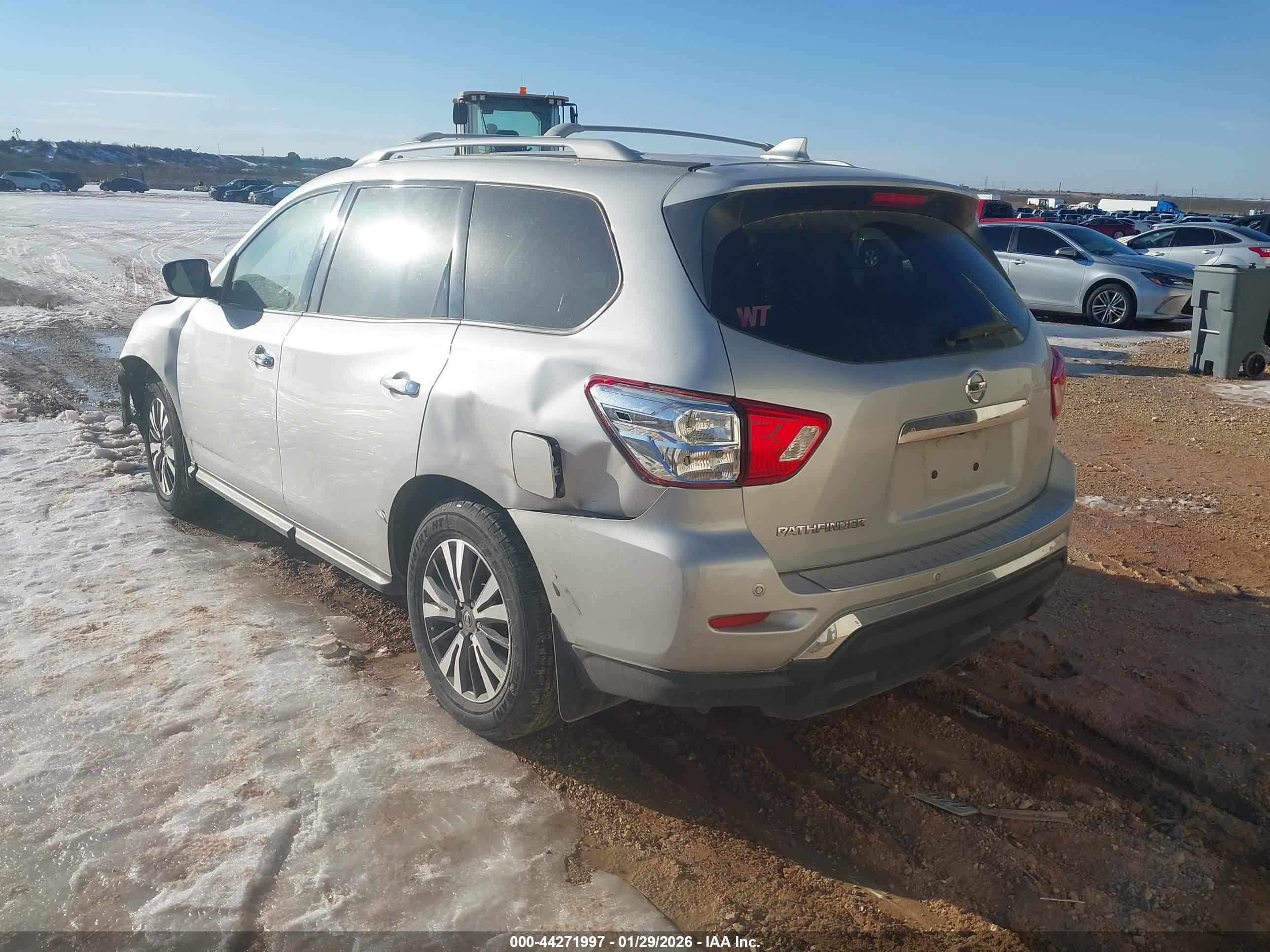 NISSAN PATHFINDER image 3