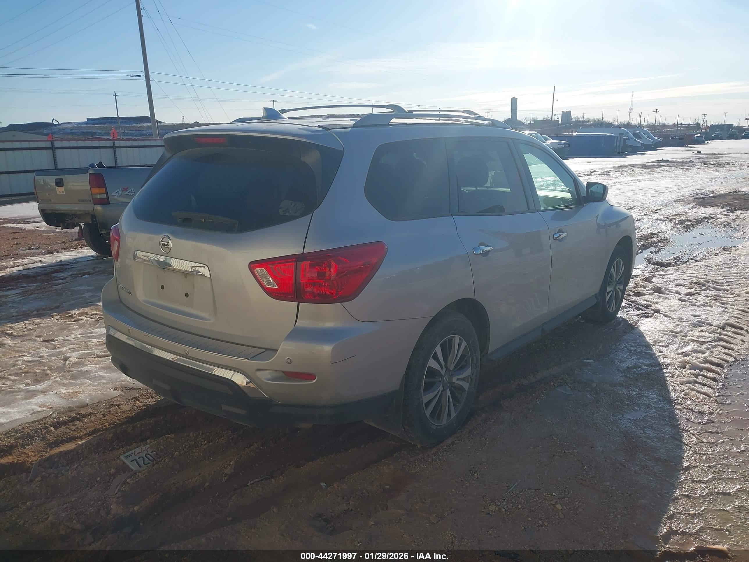 NISSAN PATHFINDER image 4
