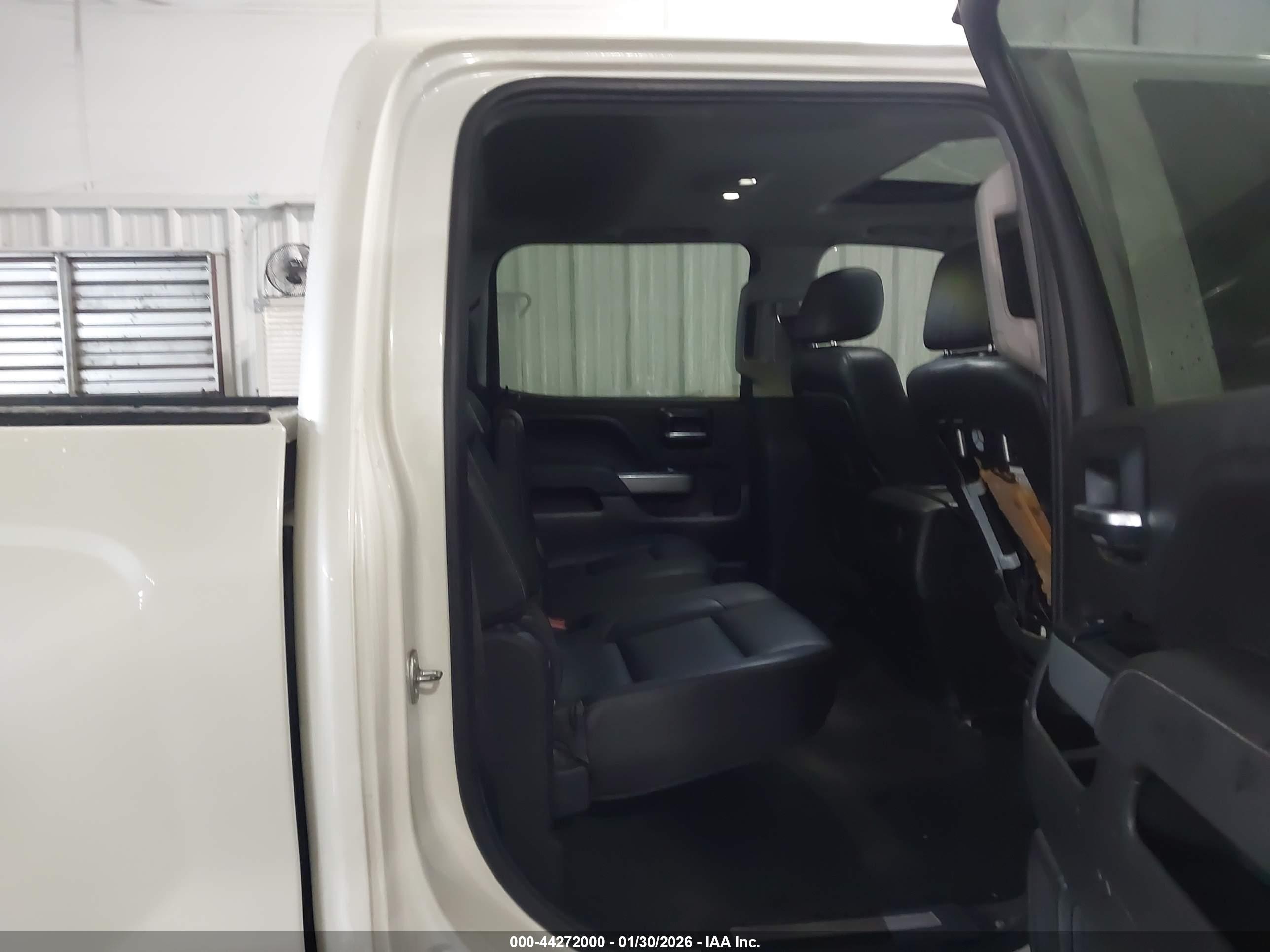 CHEVROLET SILVERADO image 8