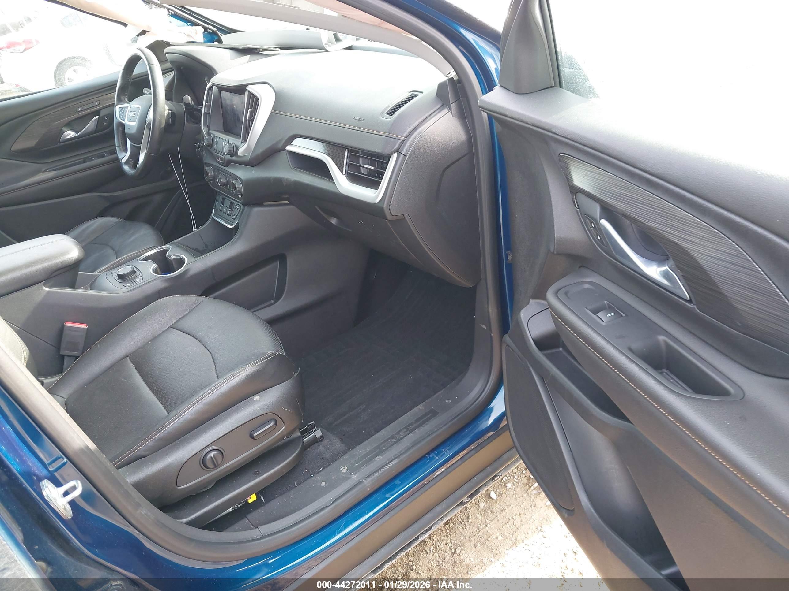 GMC TERRAIN image 5