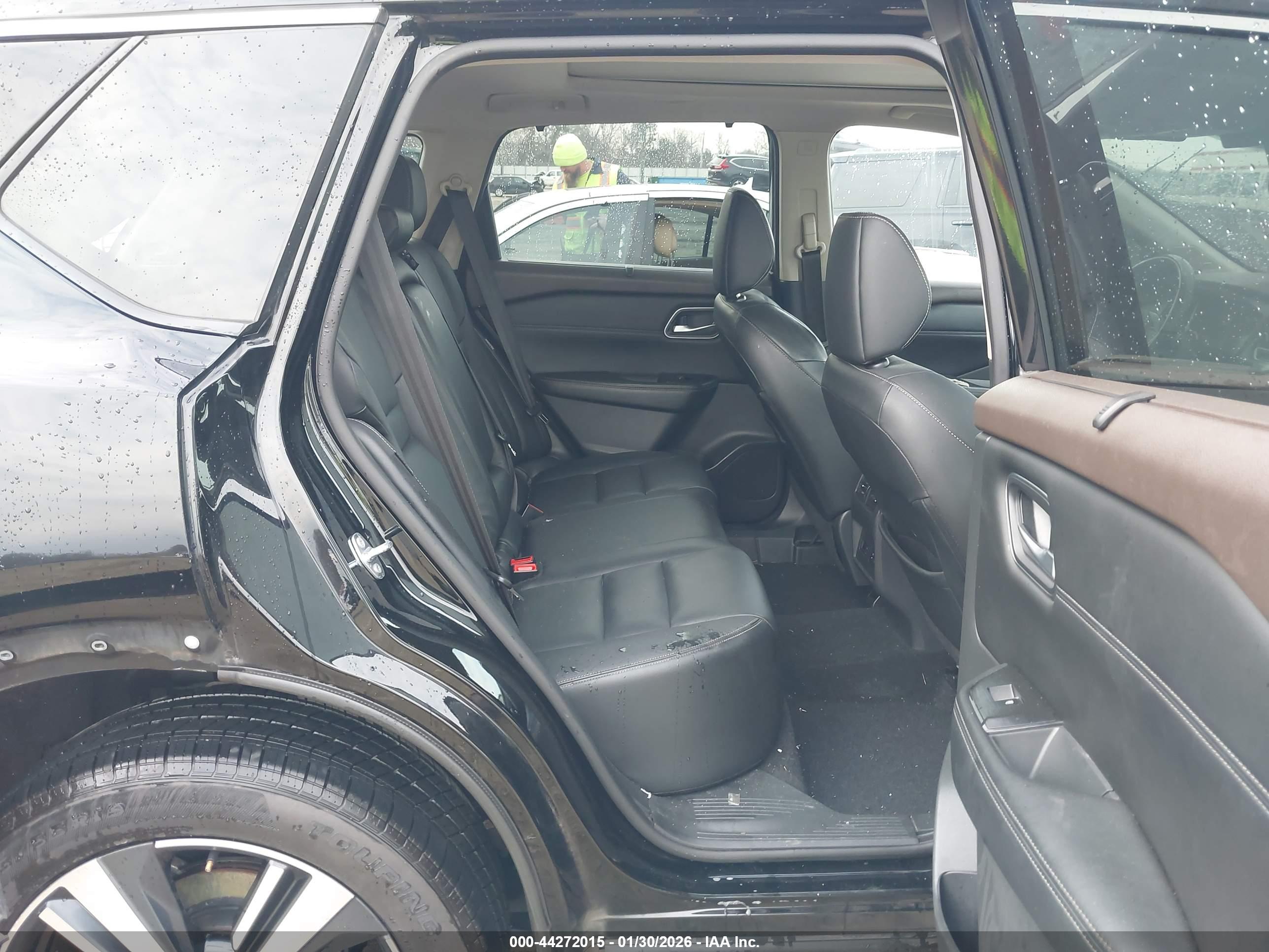 NISSAN ROGUE image 8