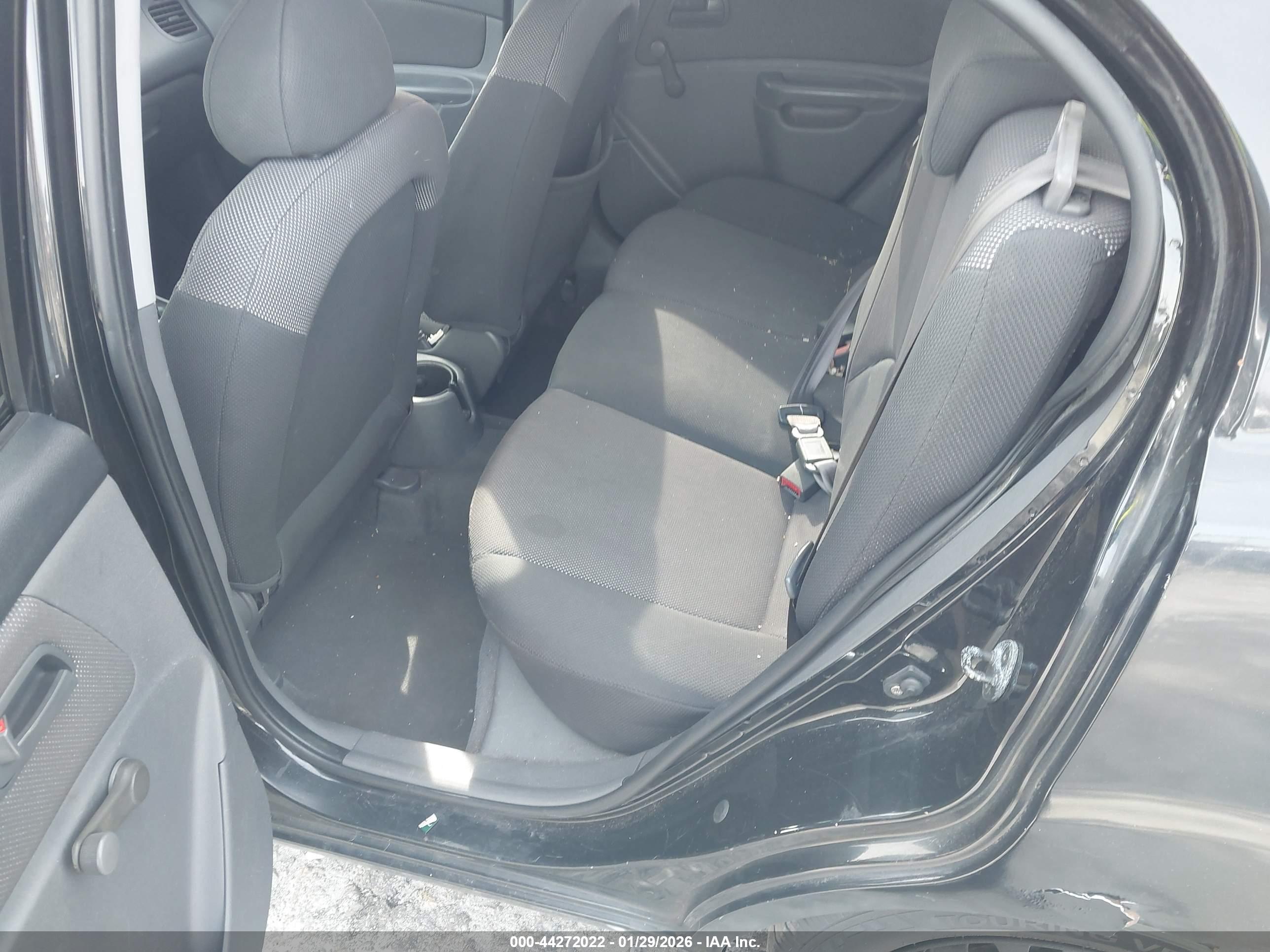 KIA RIO image 8