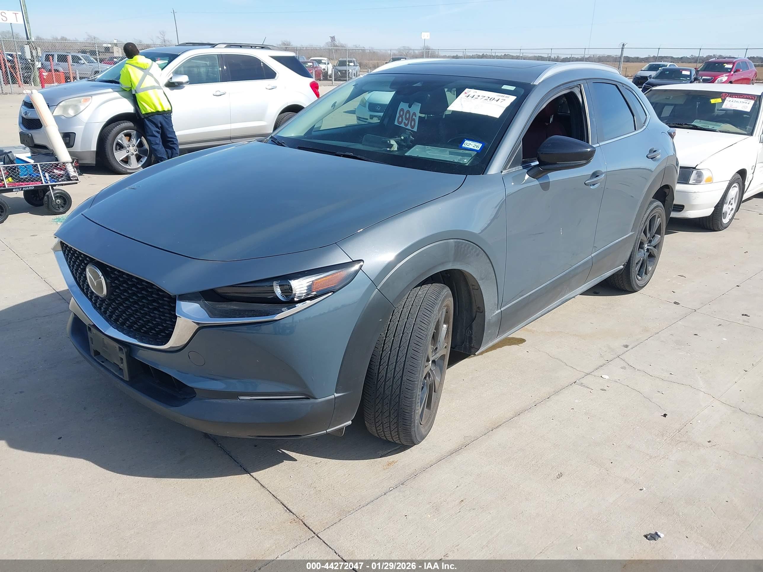 MAZDA CX-30 image 2