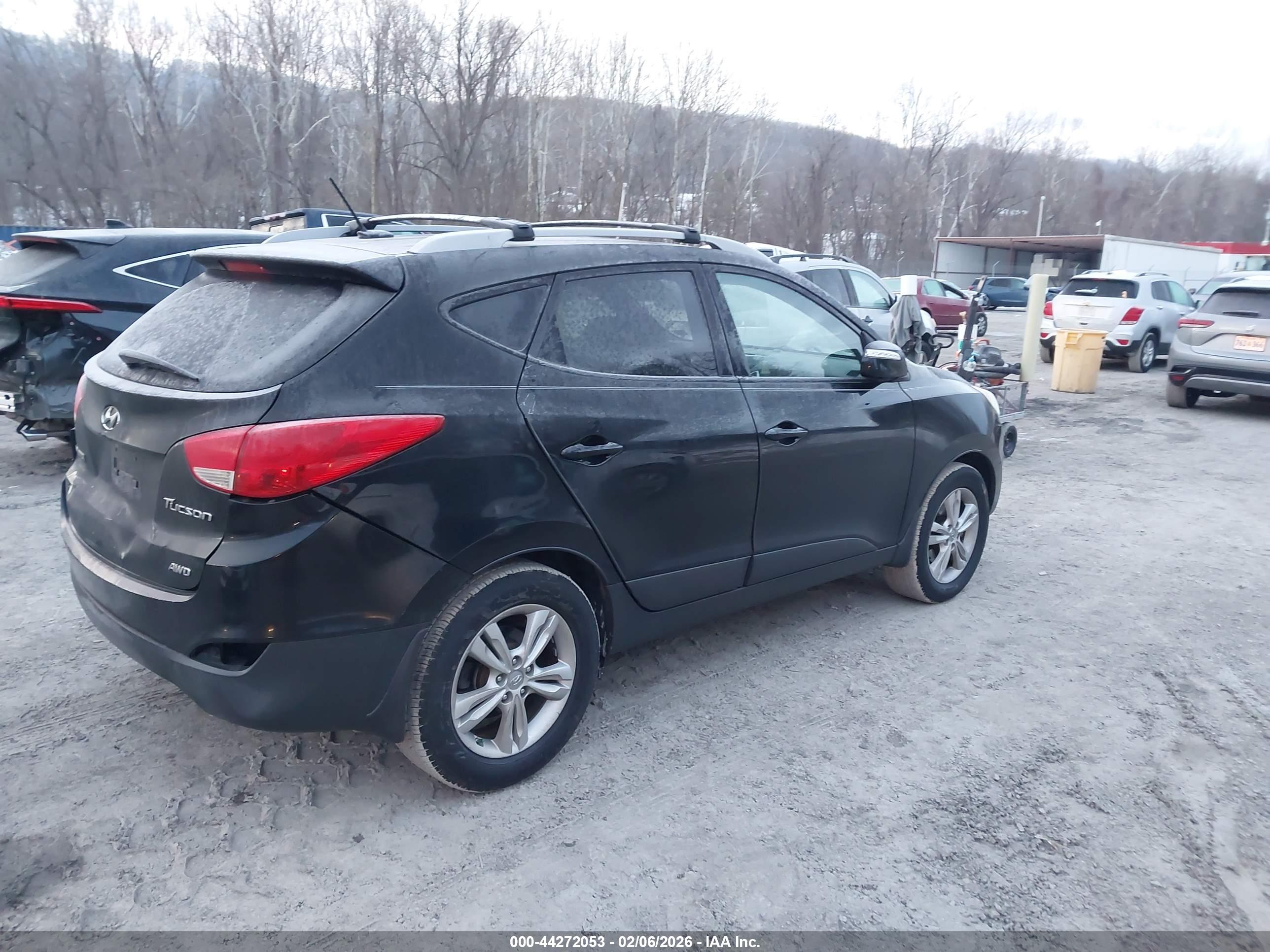 HYUNDAI TUCSON image 4