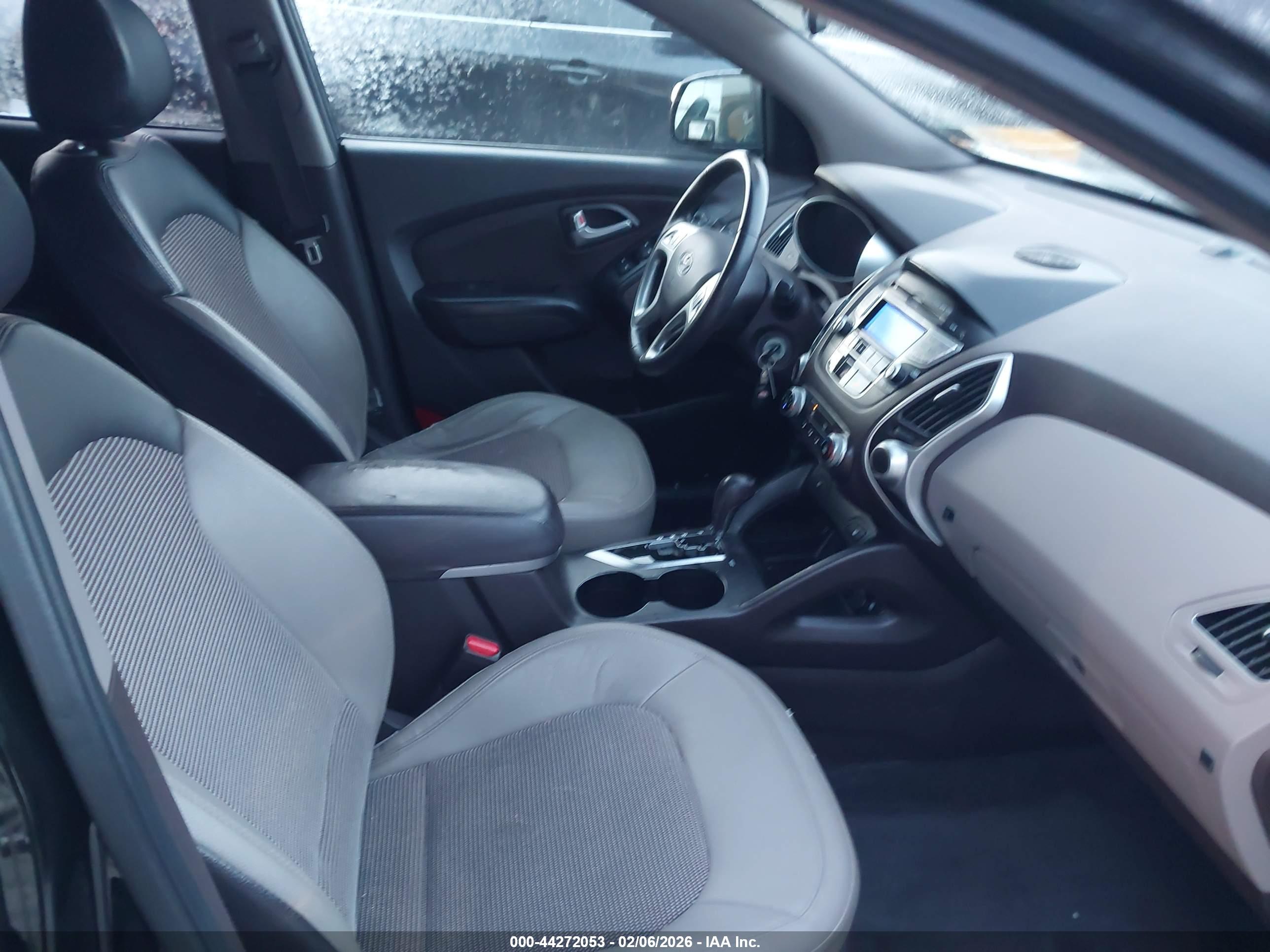 HYUNDAI TUCSON image 5