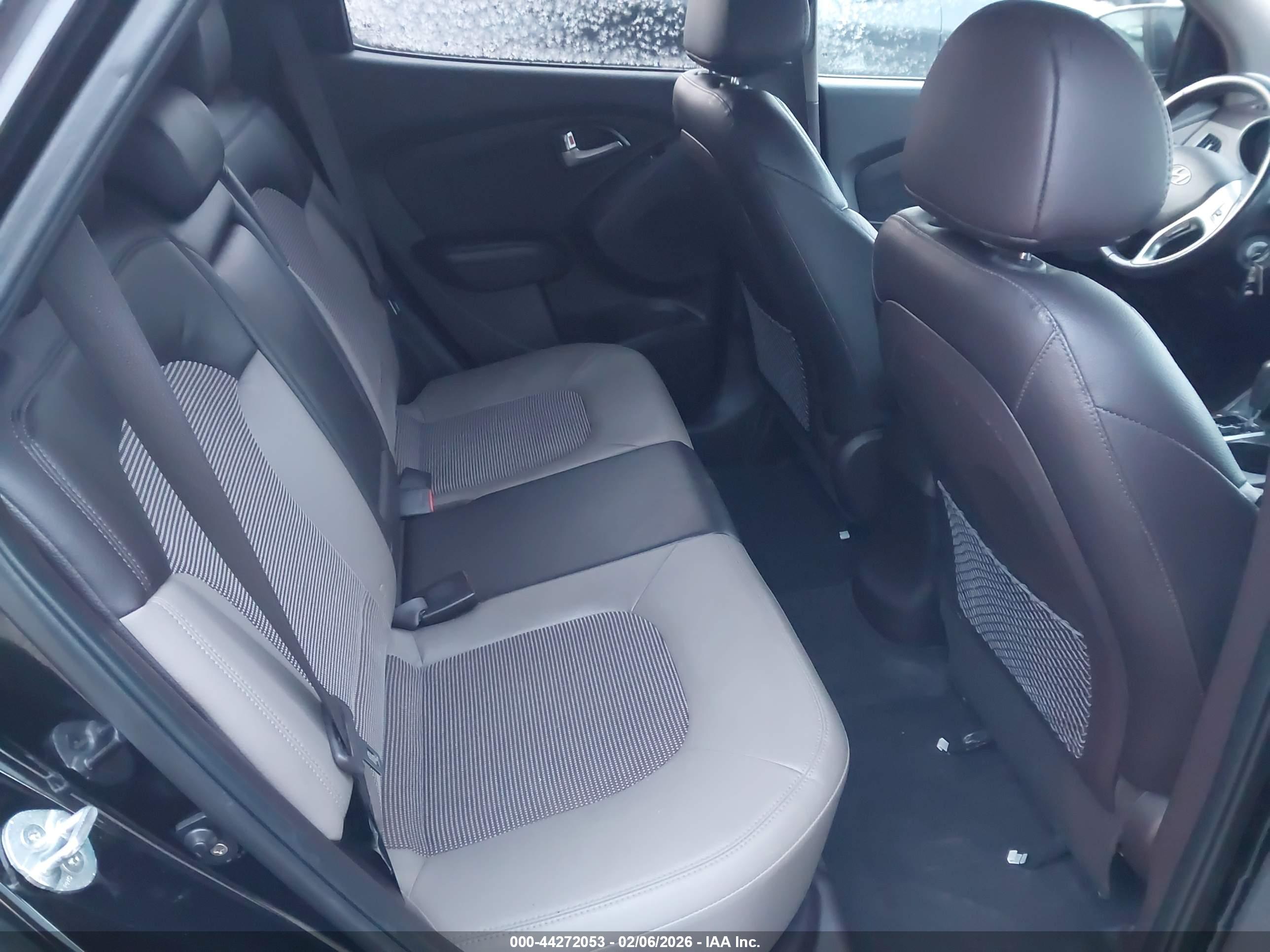 HYUNDAI TUCSON image 8