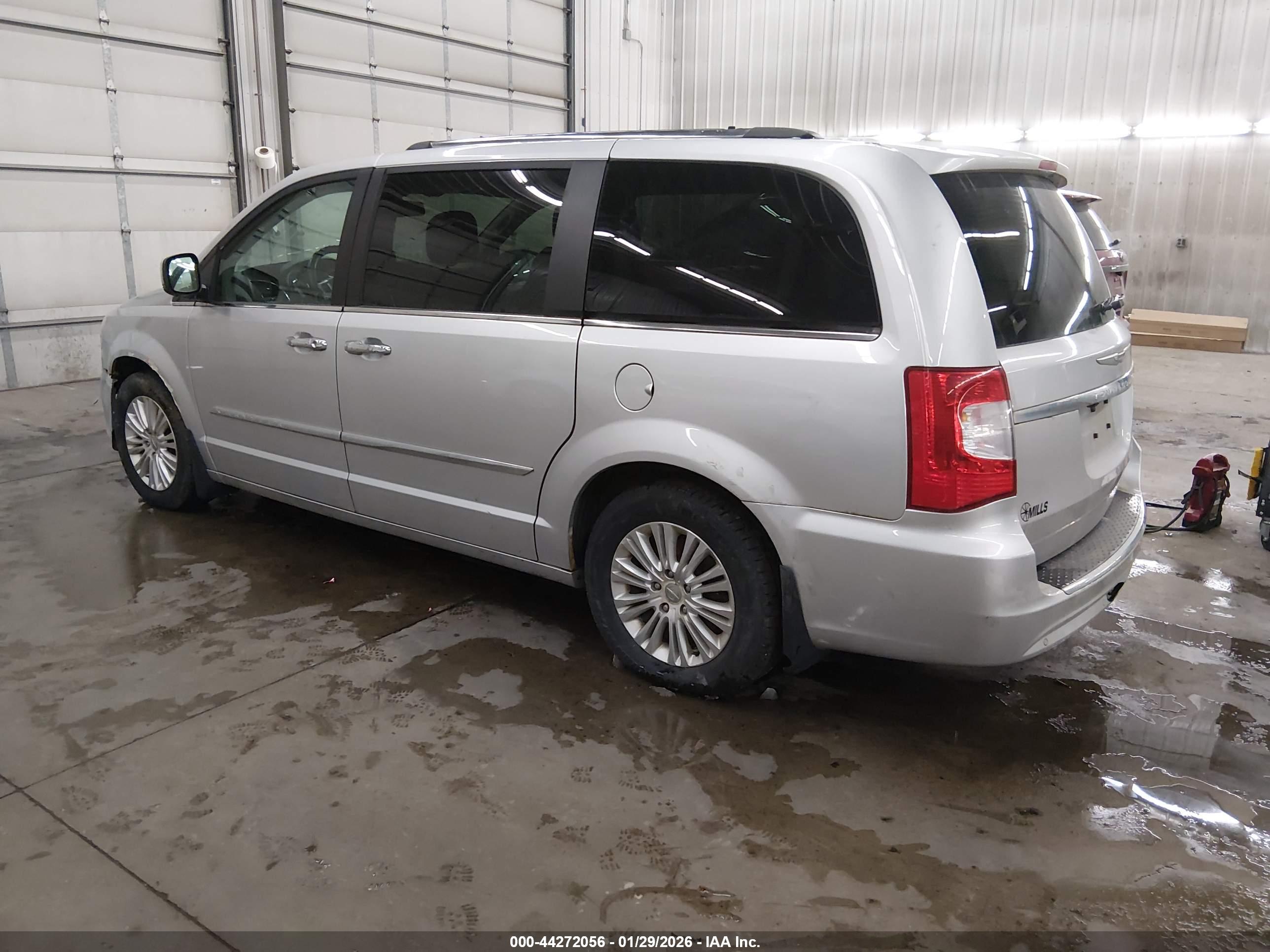 CHRYSLER TOWN image 3