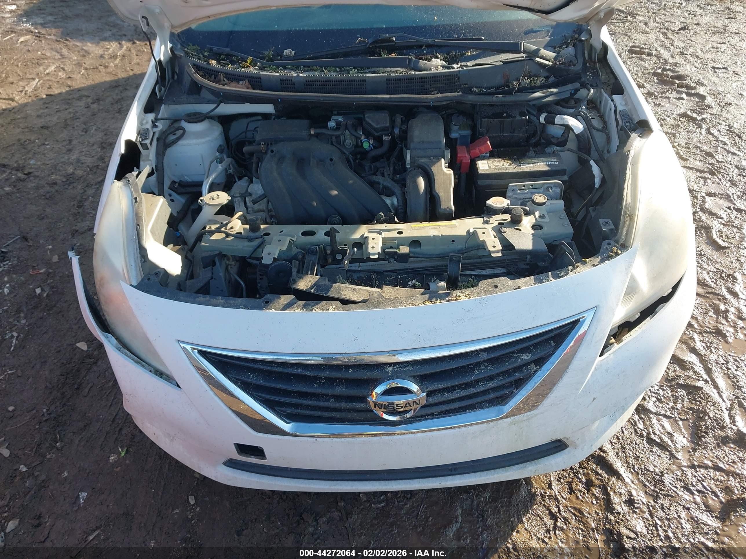 NISSAN VERSA image 10