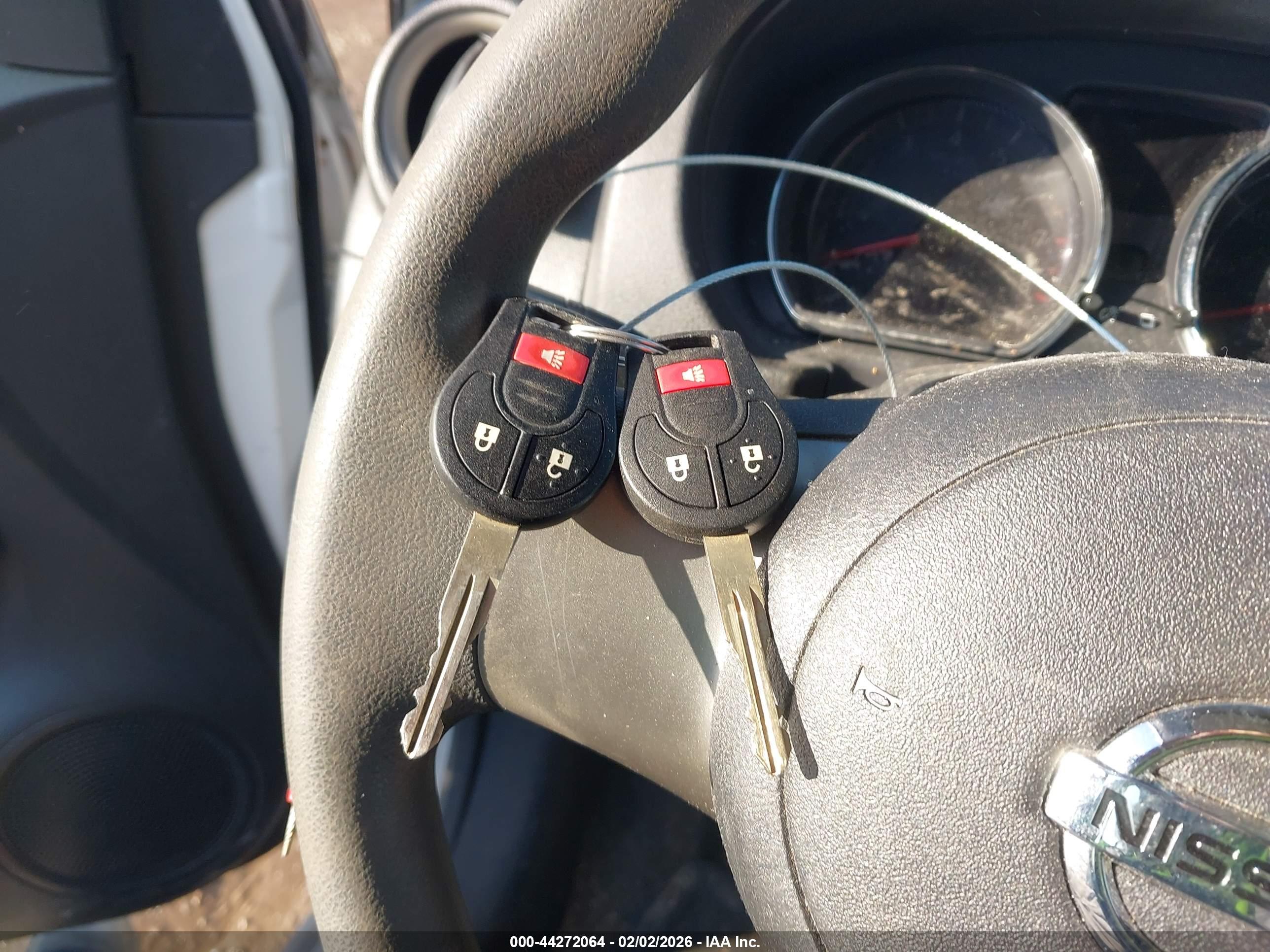 NISSAN VERSA image 11