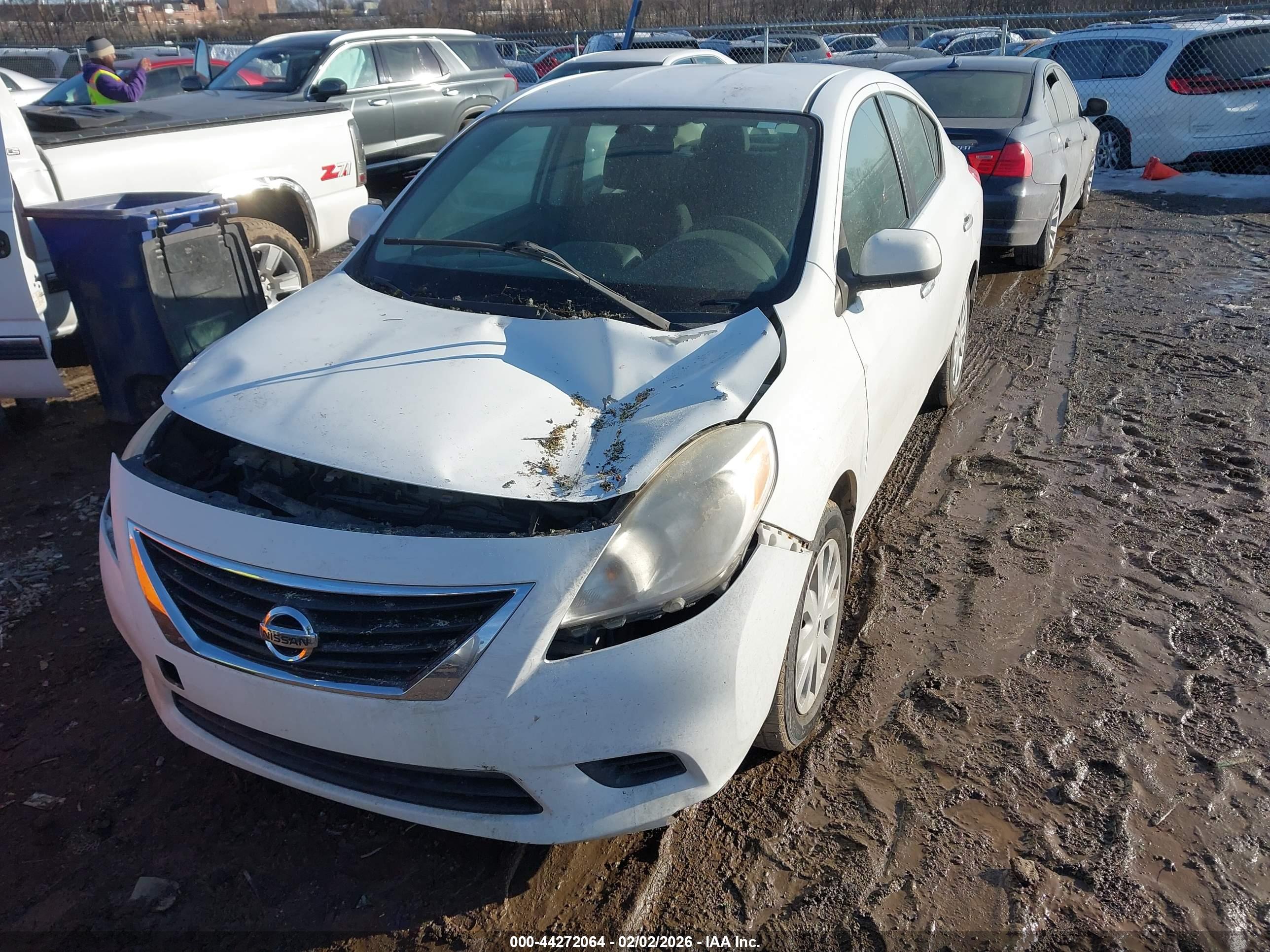 NISSAN VERSA image 6