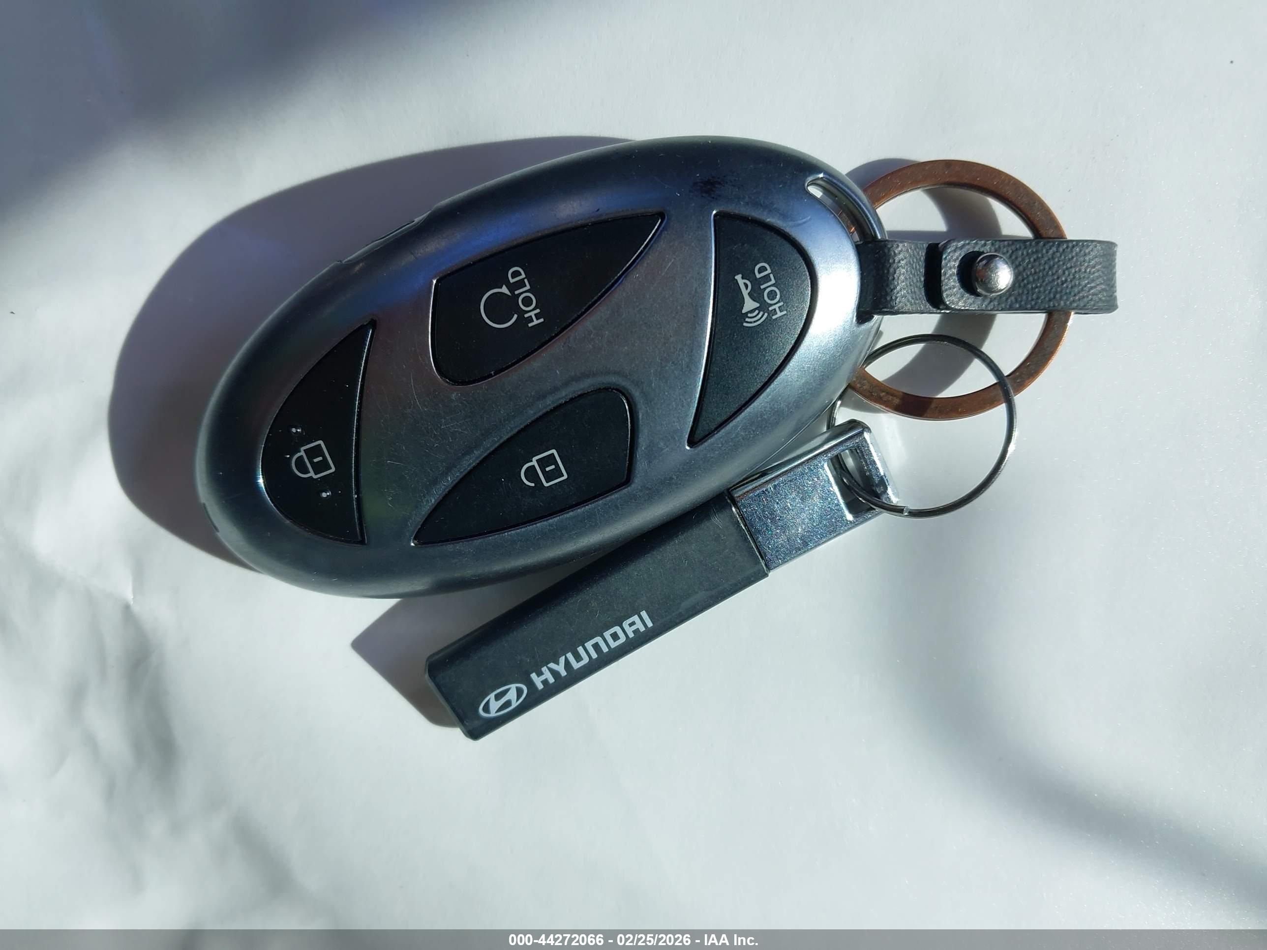HYUNDAI TUCSON image 11