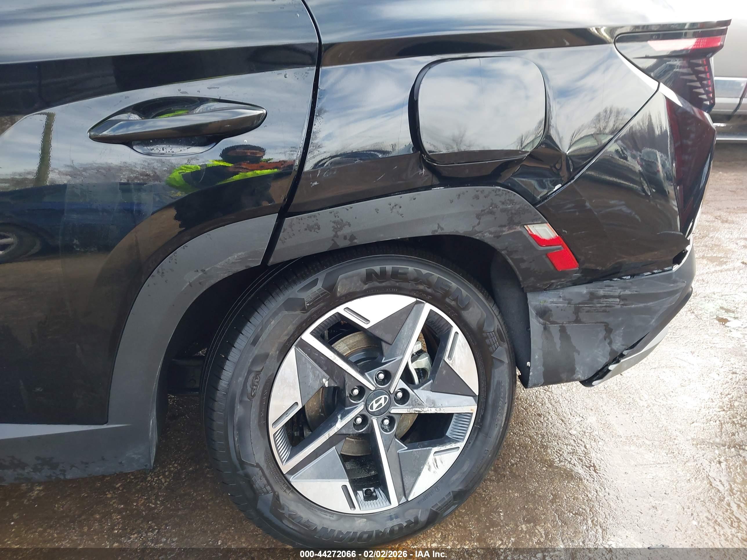 HYUNDAI TUCSON image 6