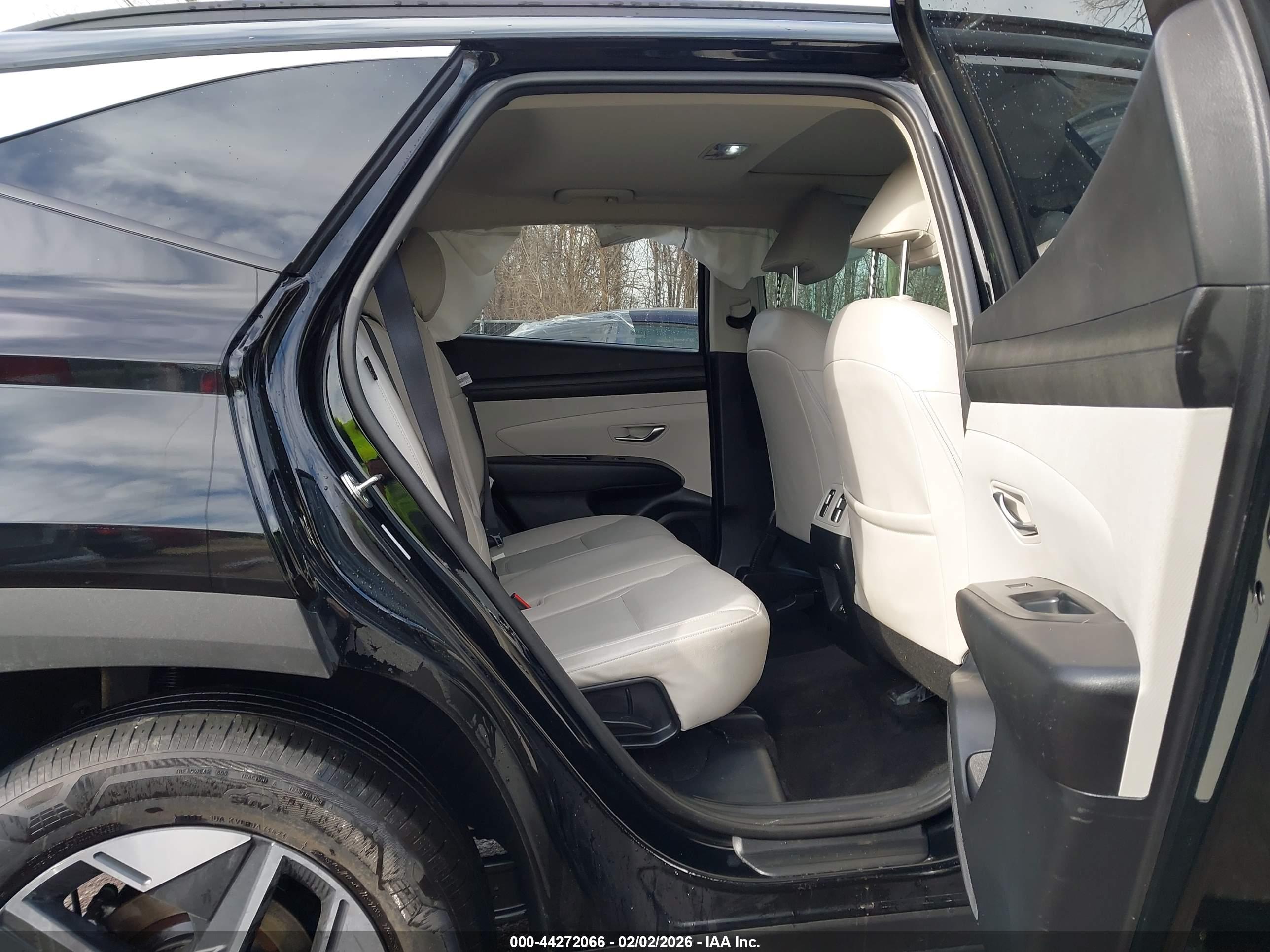 HYUNDAI TUCSON image 8
