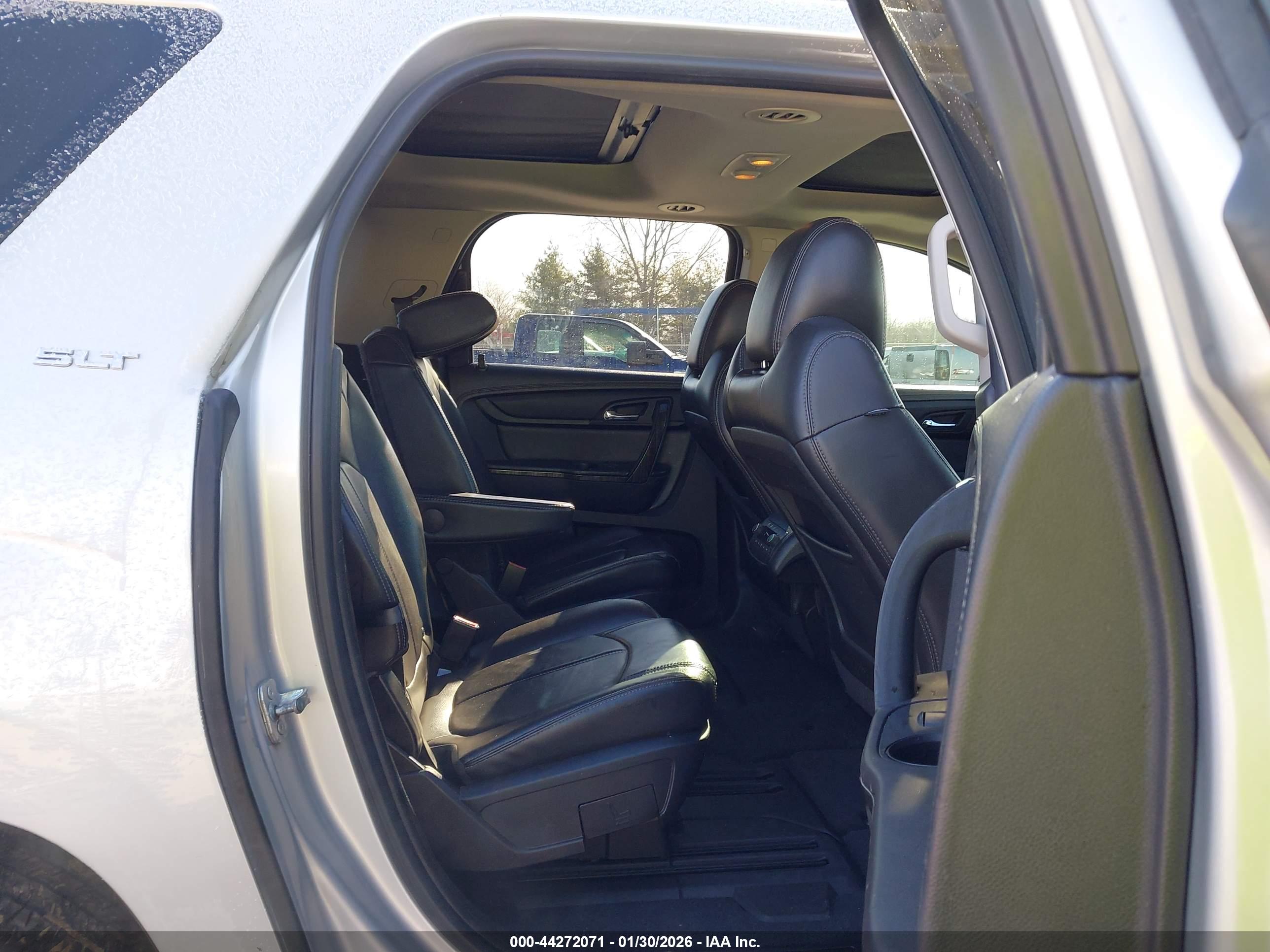 GMC ACADIA image 8
