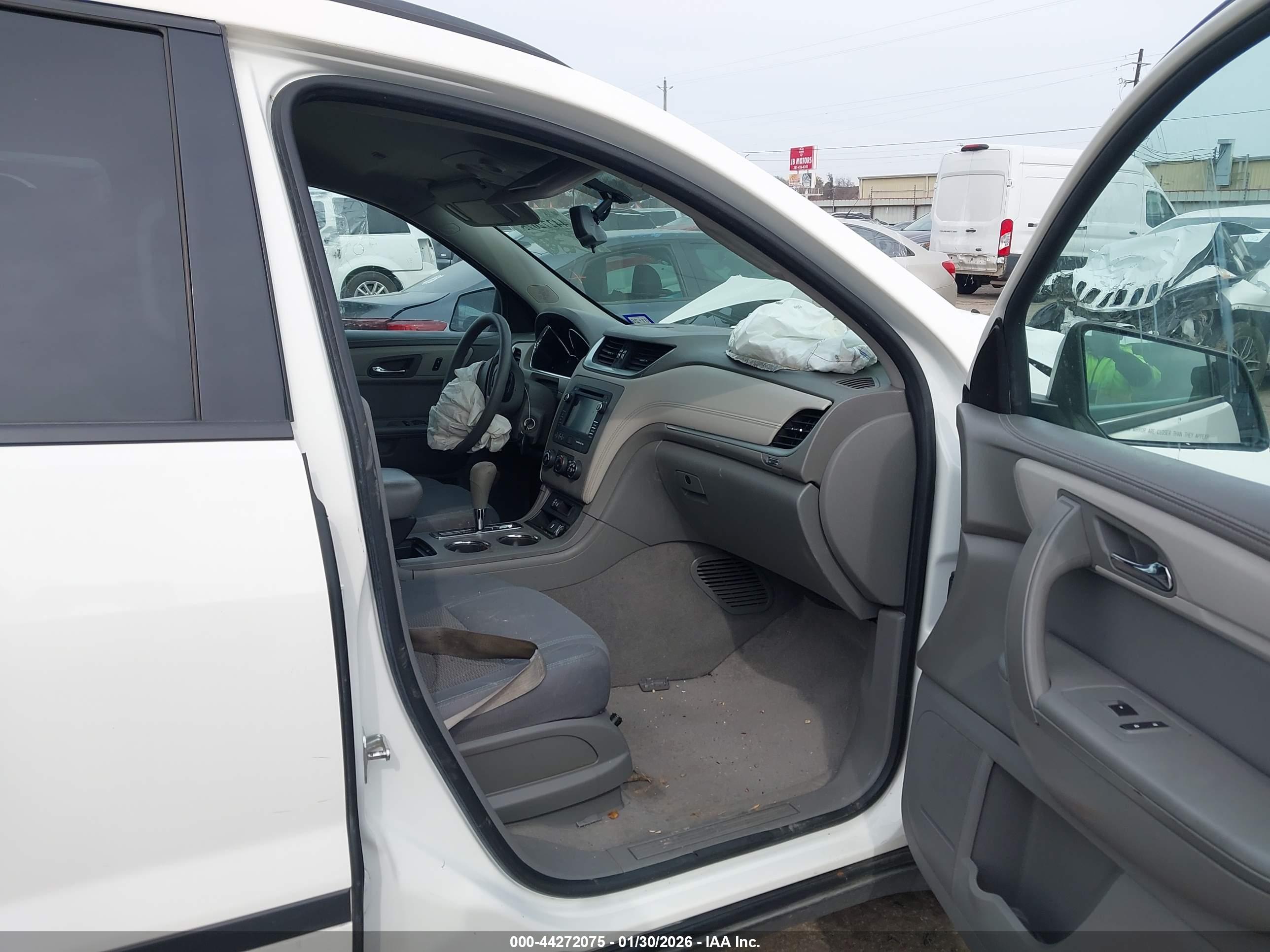CHEVROLET TRAVERSE image 5