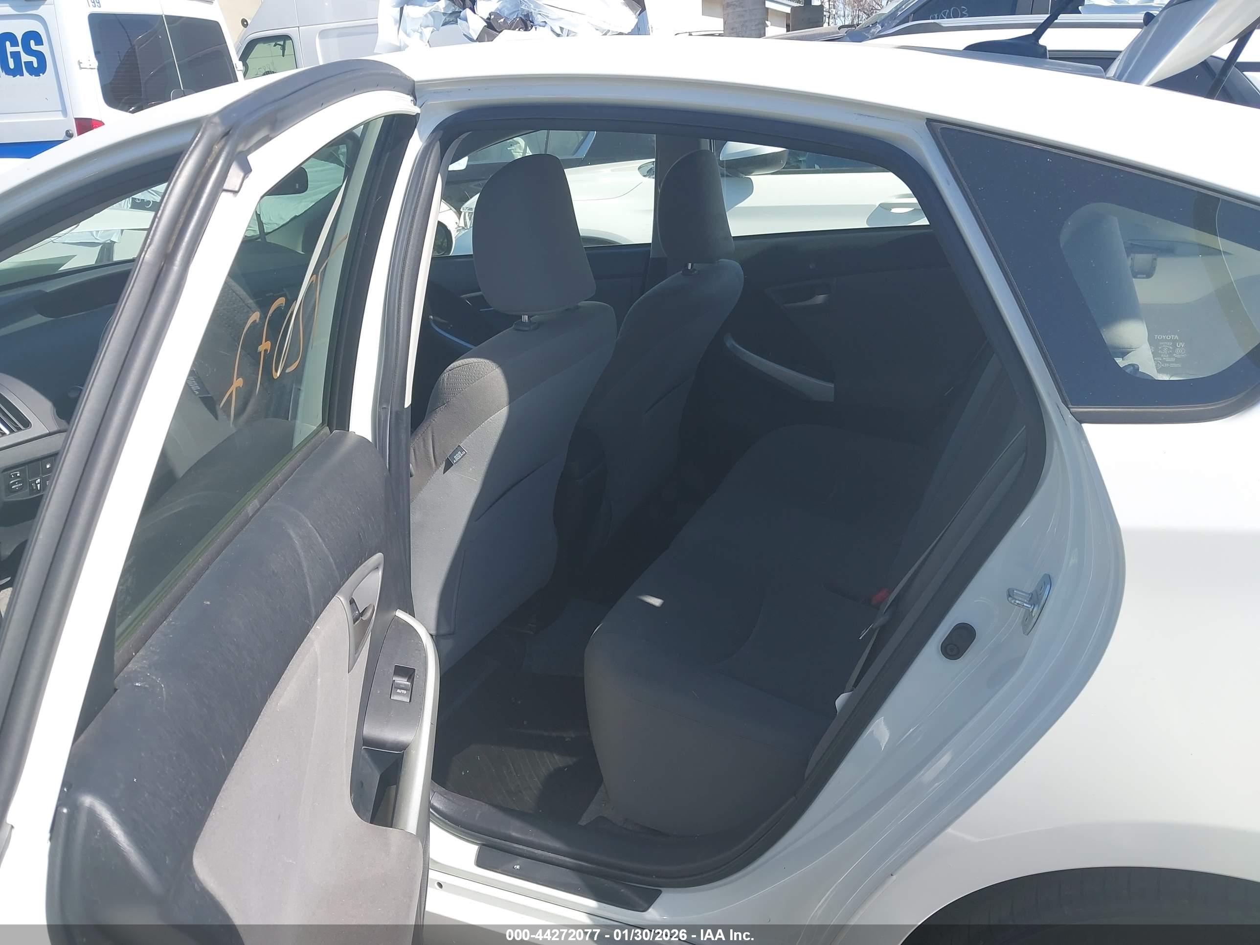 TOYOTA PRIUS image 8