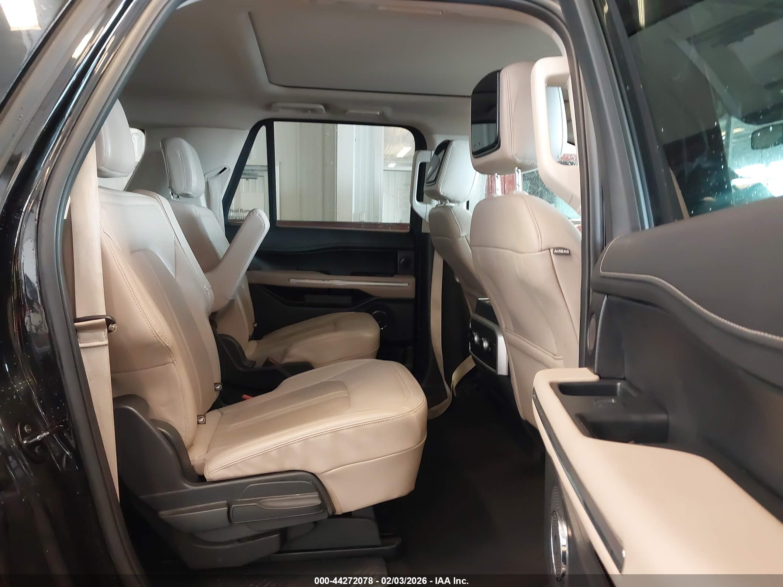 FORD EXPEDITION image 8