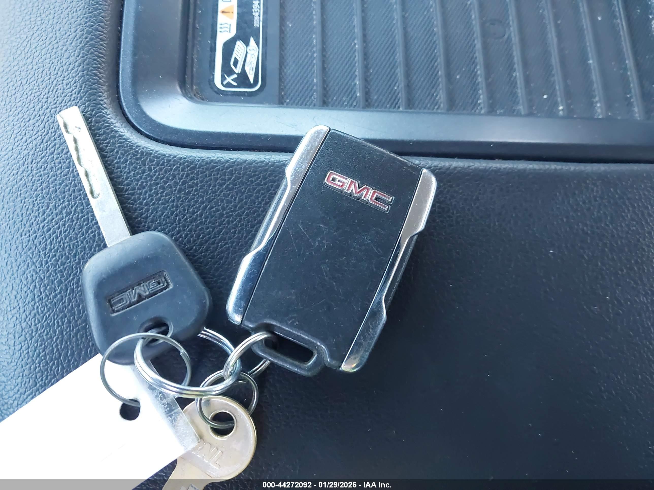 GMC SIERRA image 11