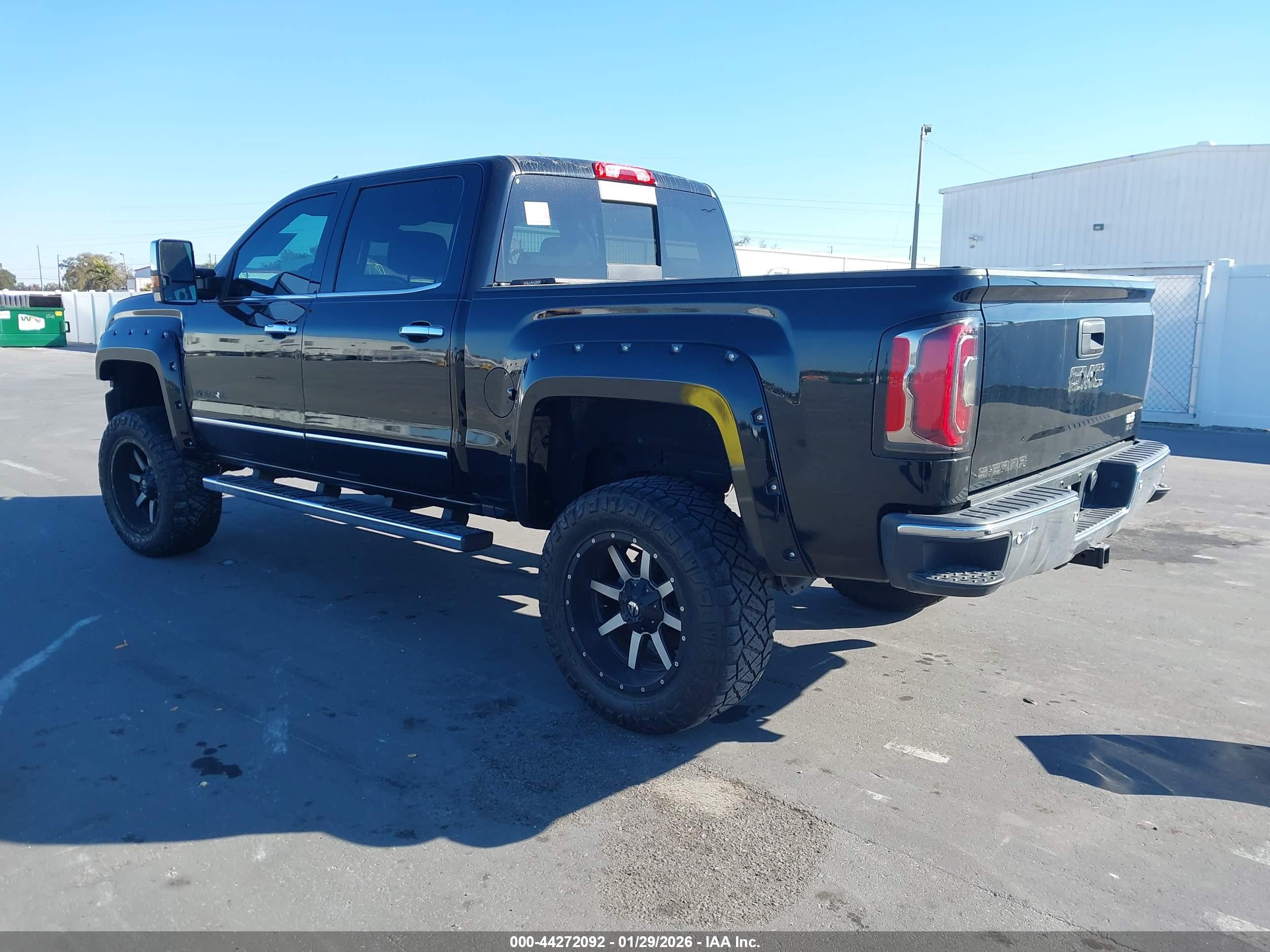 GMC SIERRA image 3