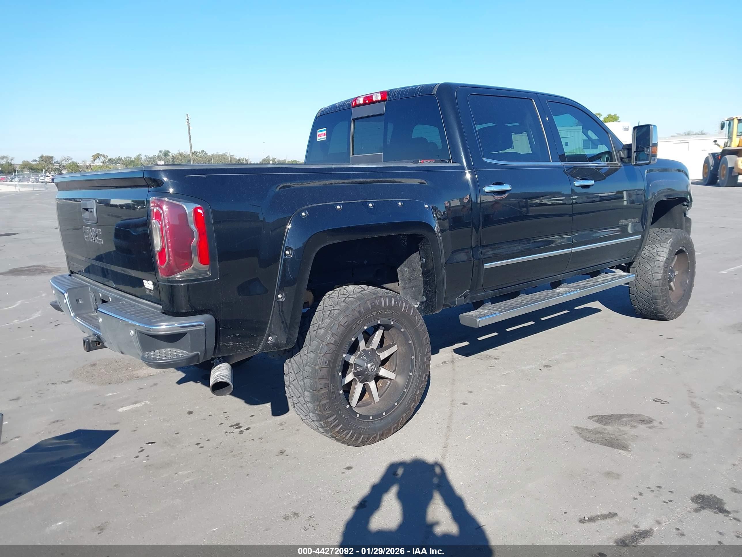 GMC SIERRA image 4