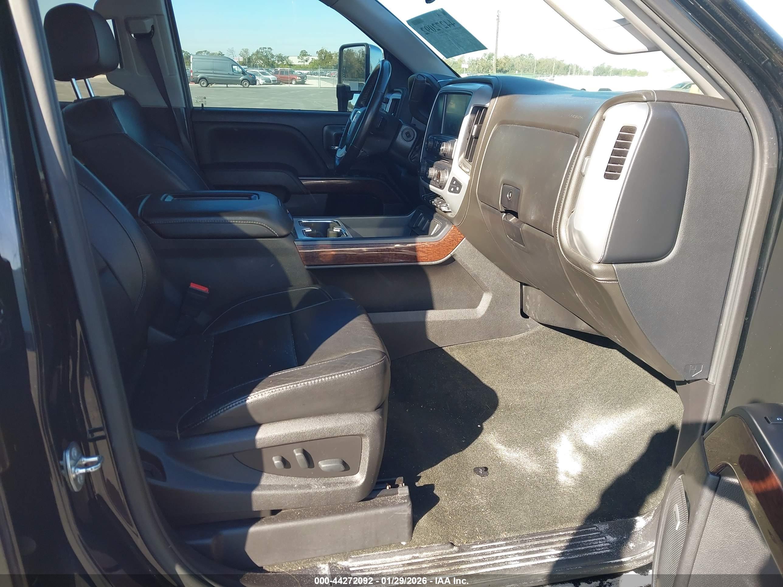 GMC SIERRA image 5