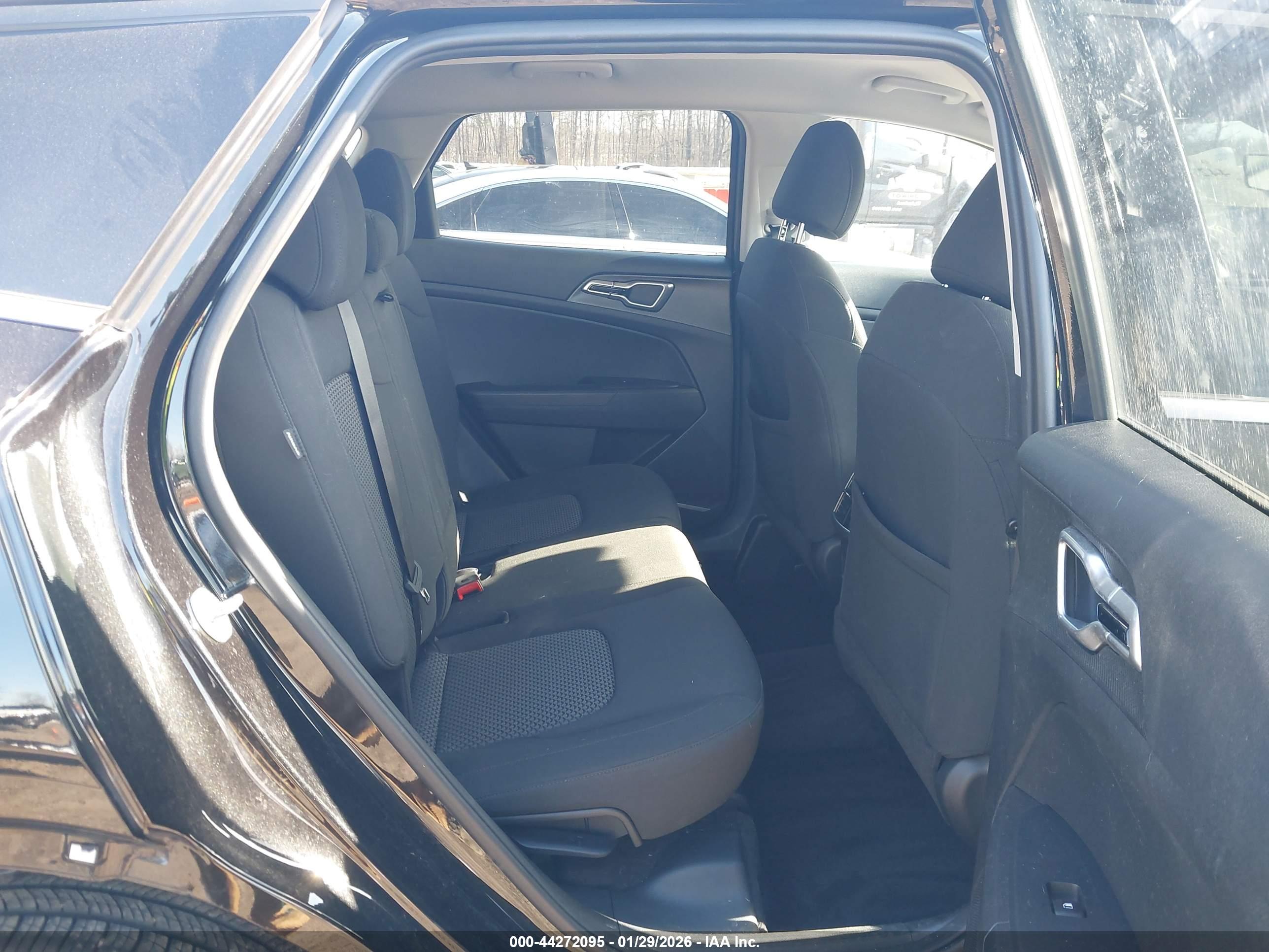KIA SPORTAGE image 8