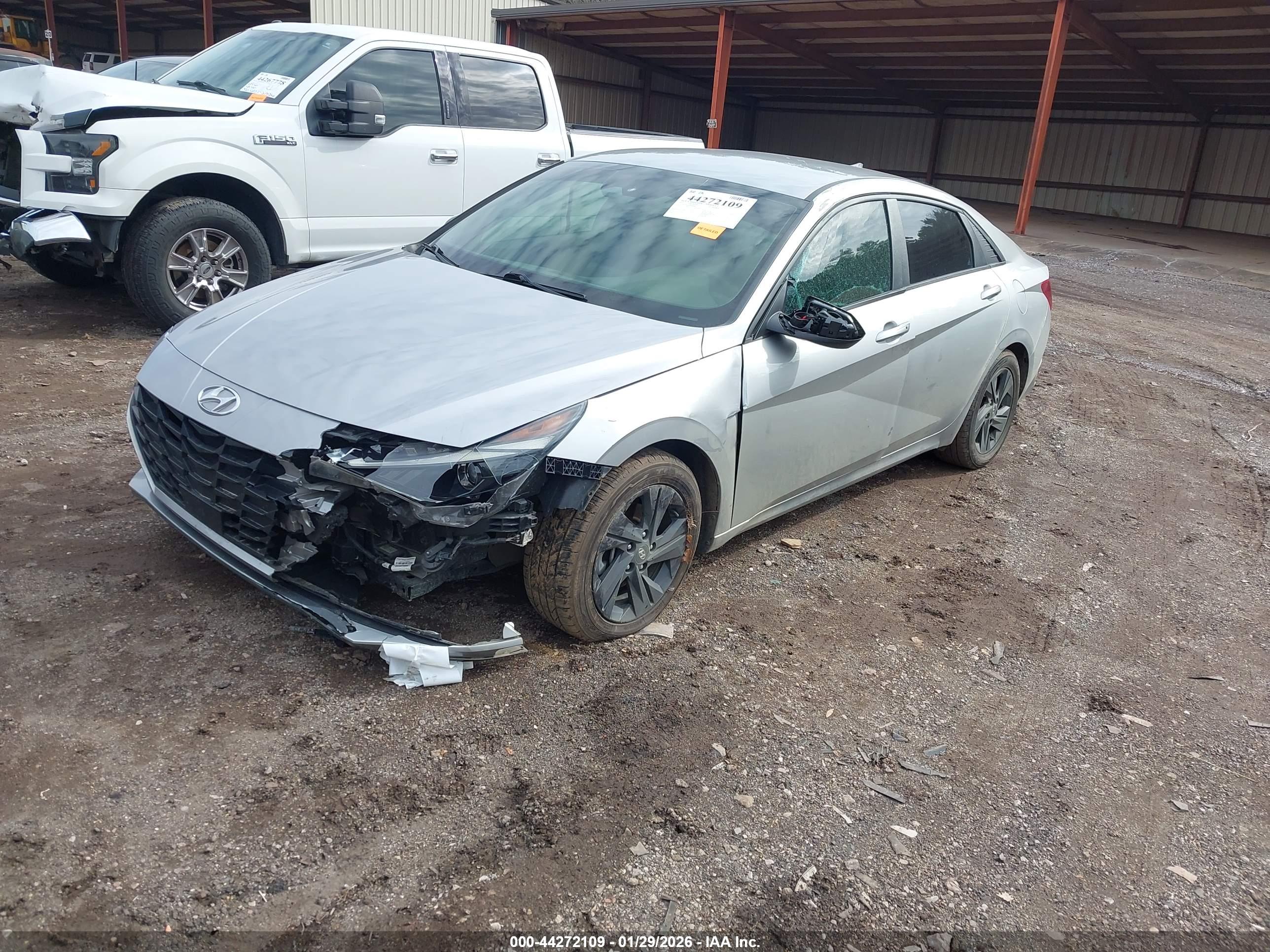 HYUNDAI ELANTRA image 2