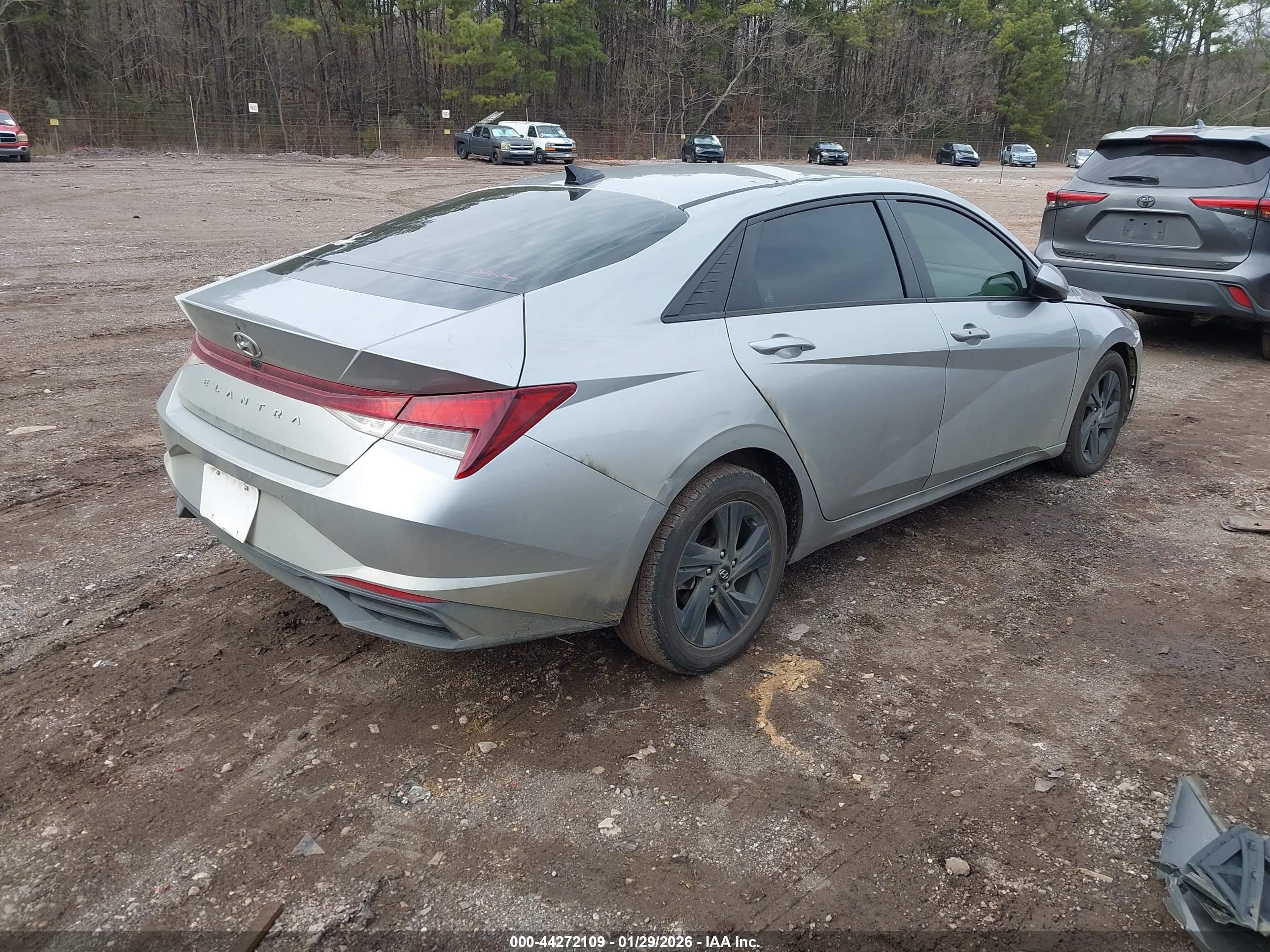 HYUNDAI ELANTRA image 4