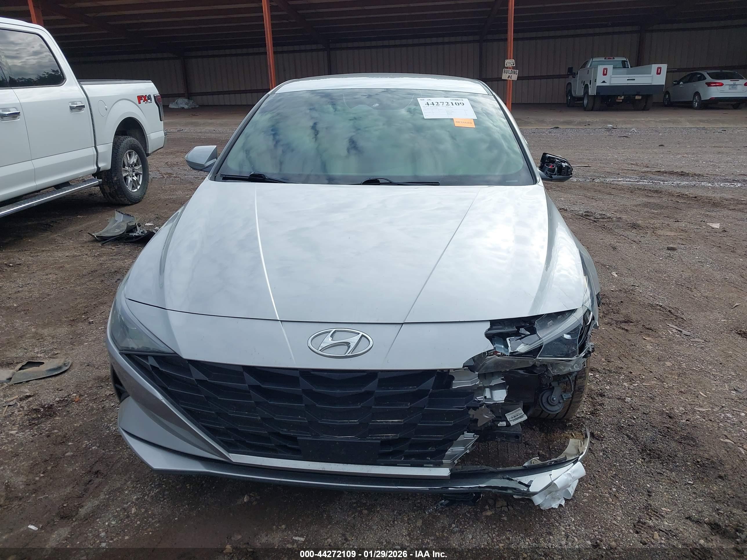 HYUNDAI ELANTRA image 6