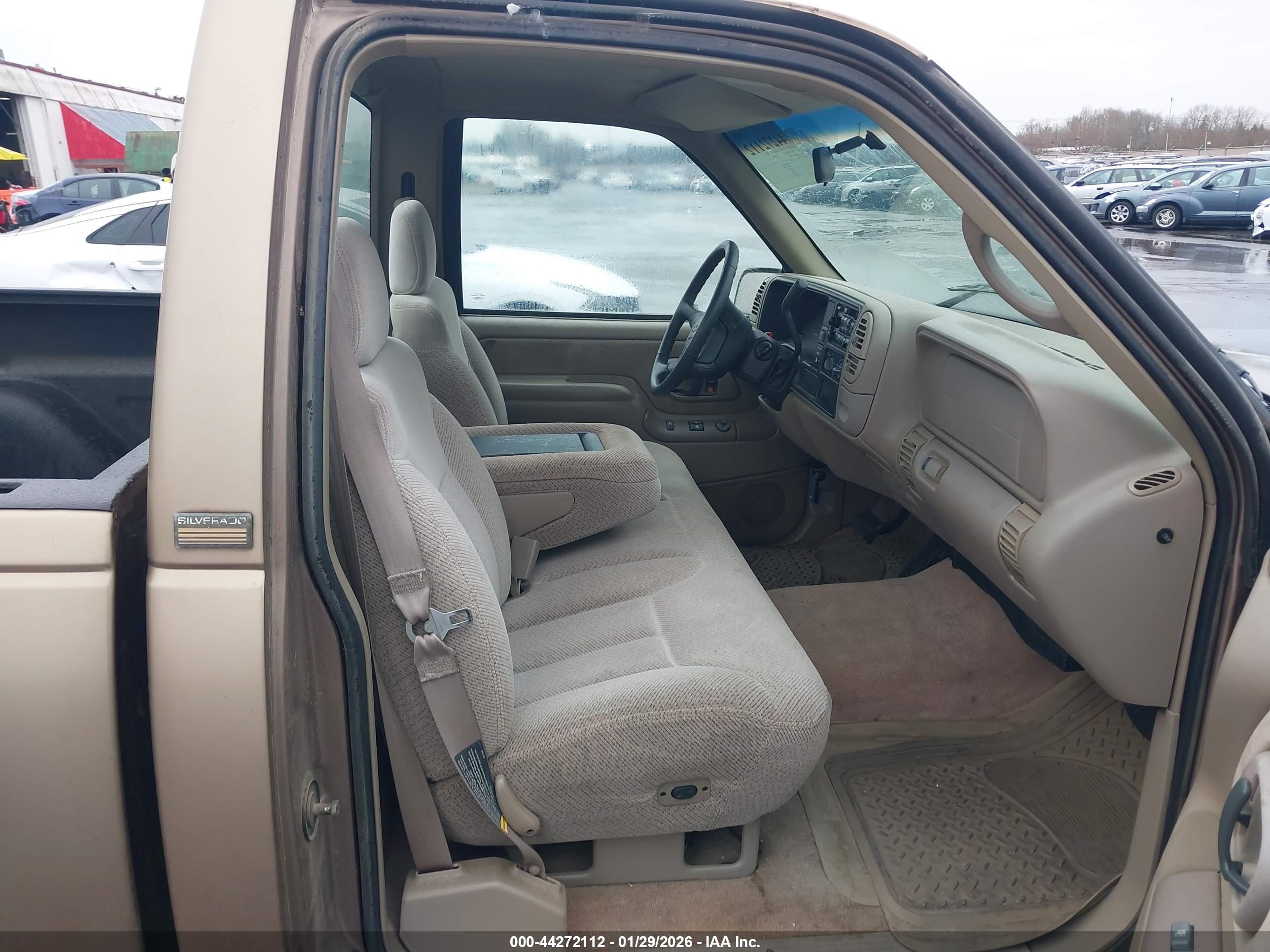 CHEVROLET C1500 image 5