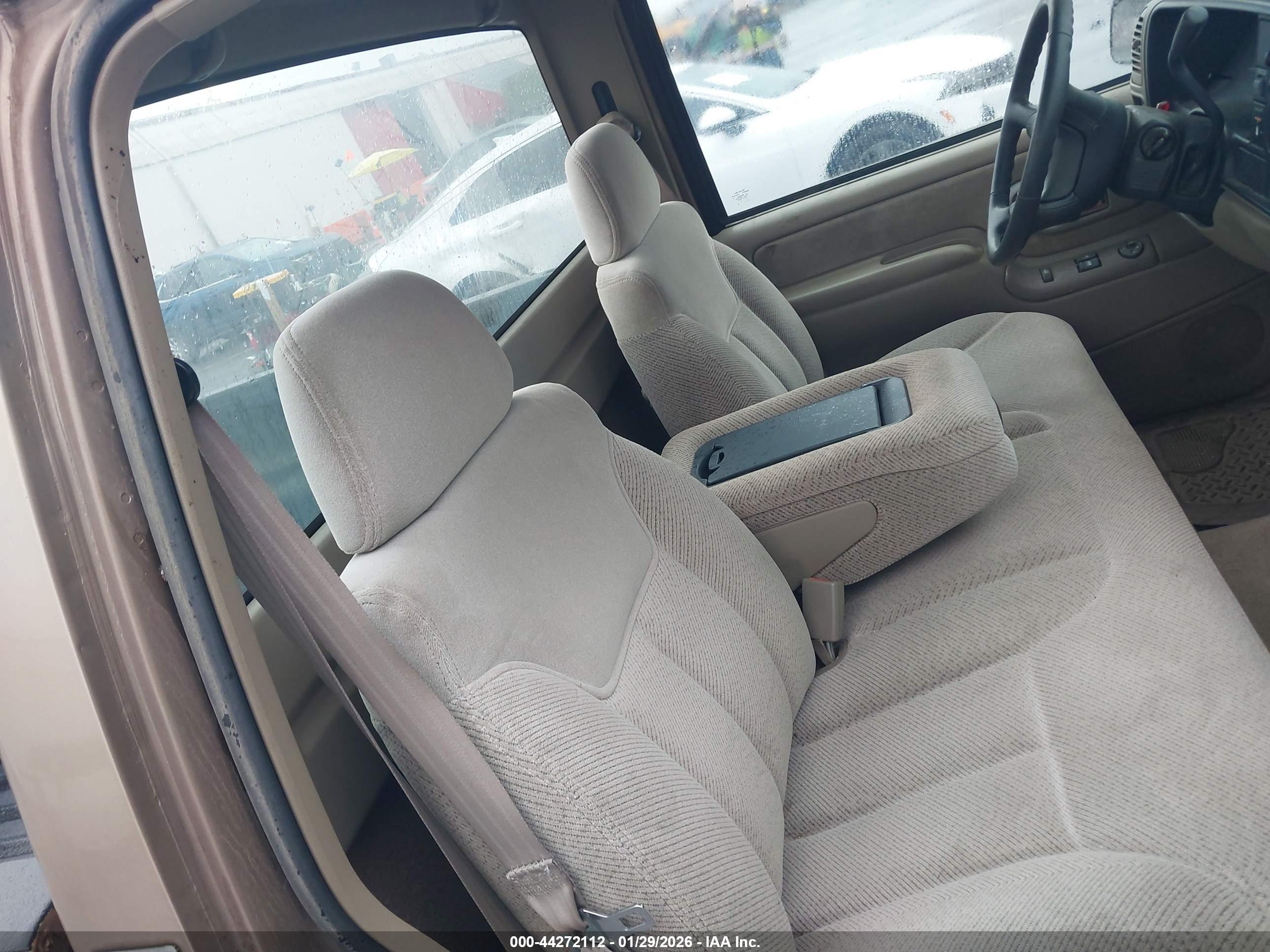 CHEVROLET C1500 image 8