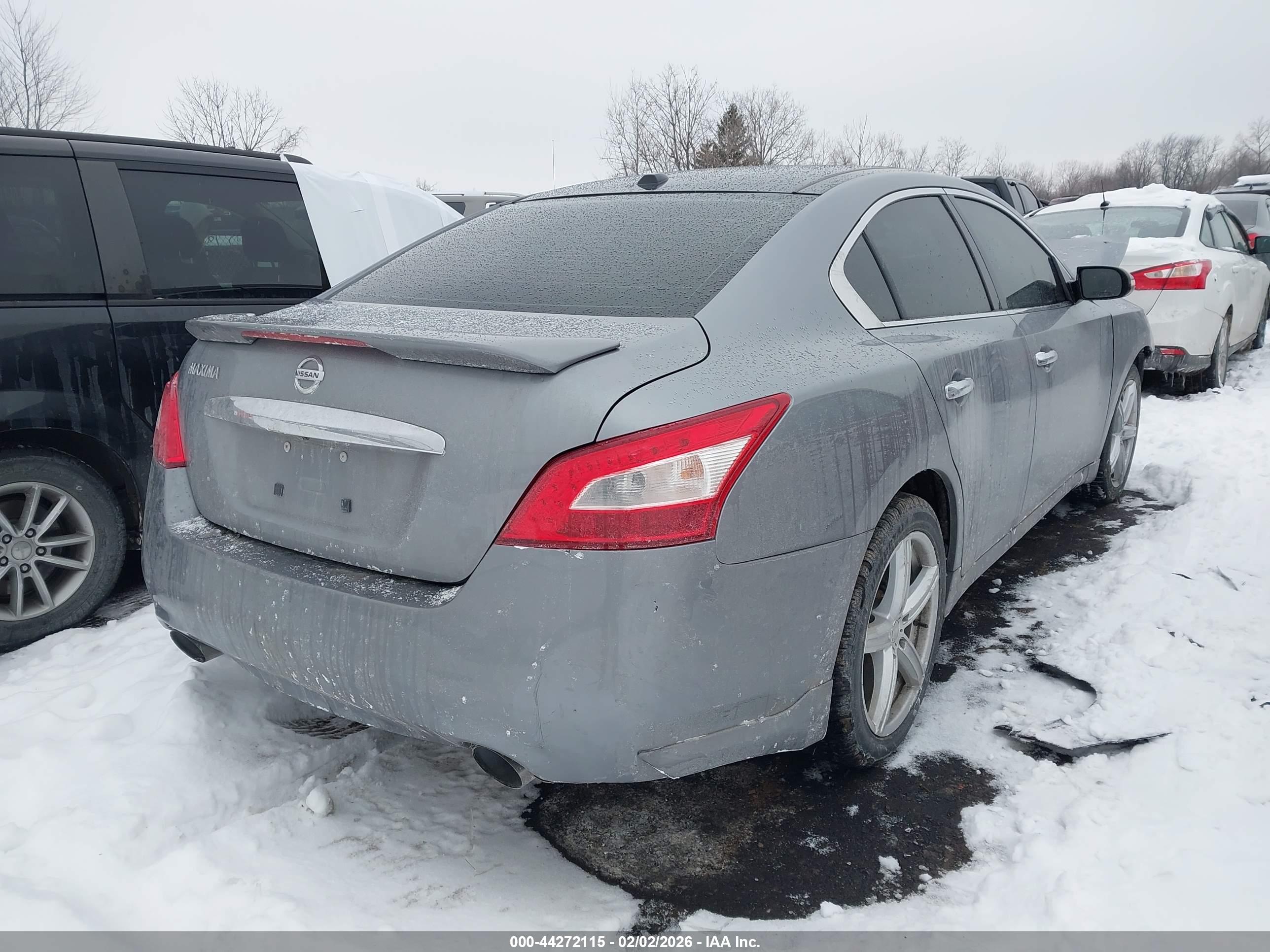 NISSAN MAXIMA image 4