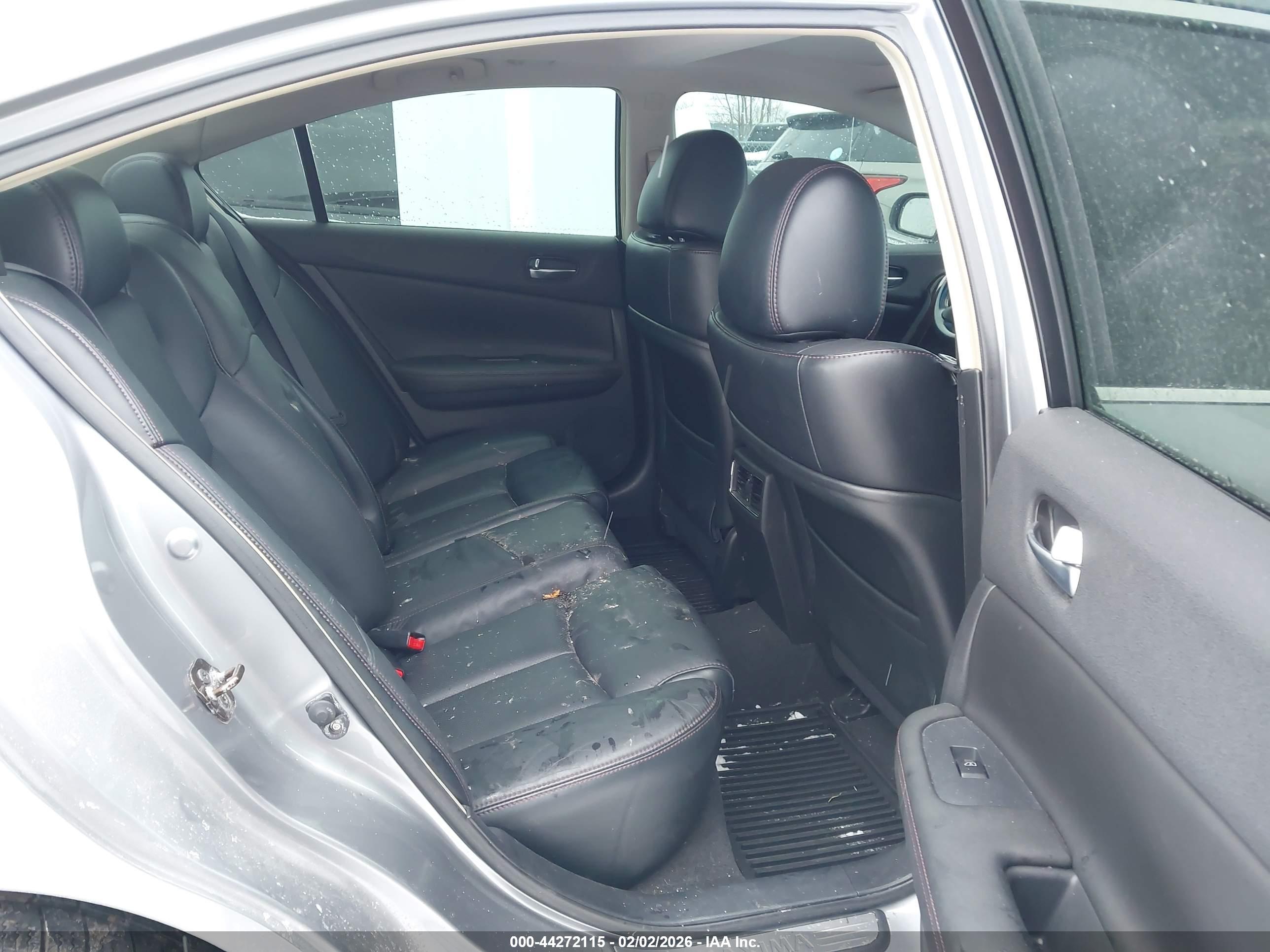NISSAN MAXIMA image 8