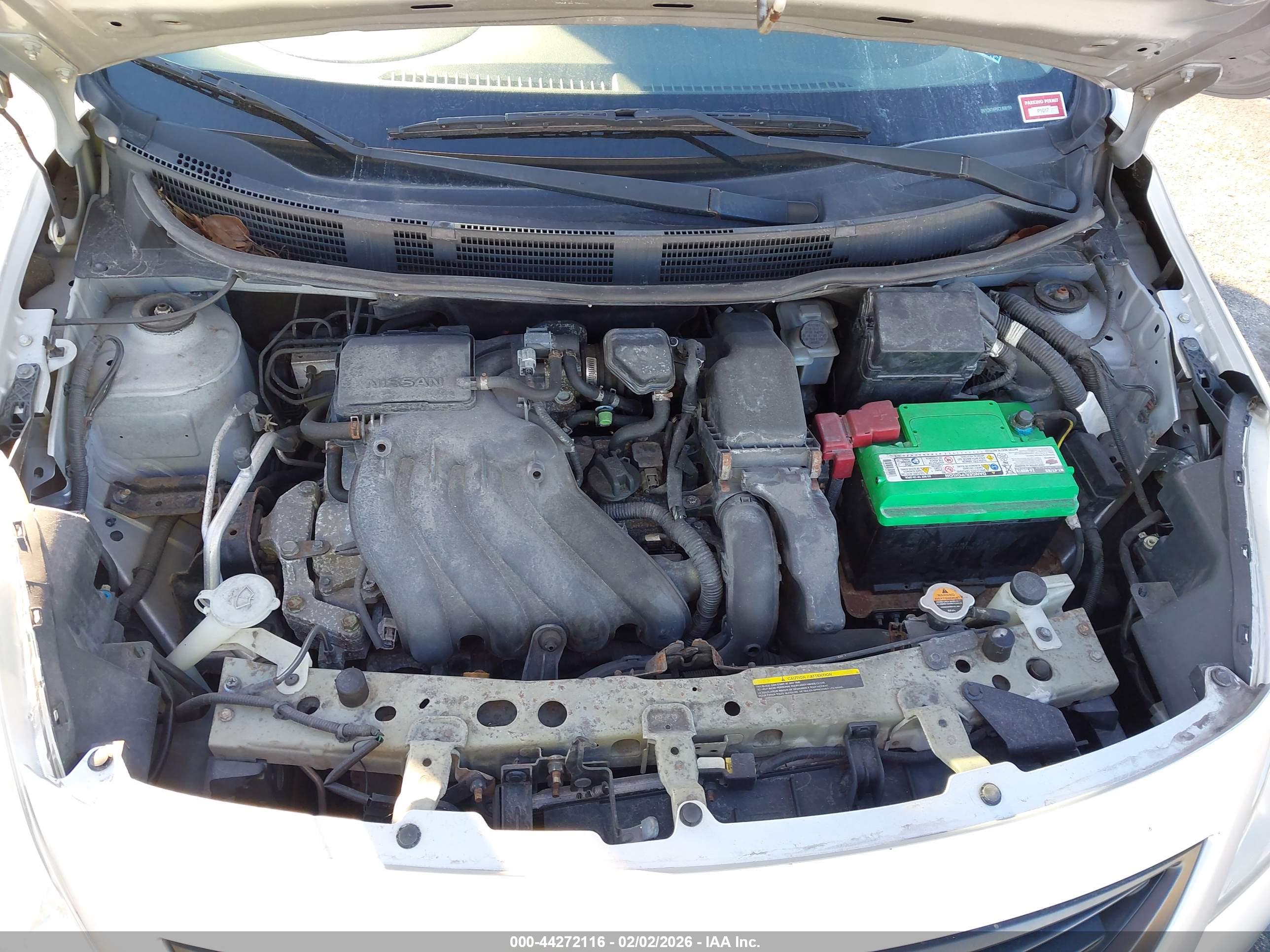 NISSAN VERSA image 10