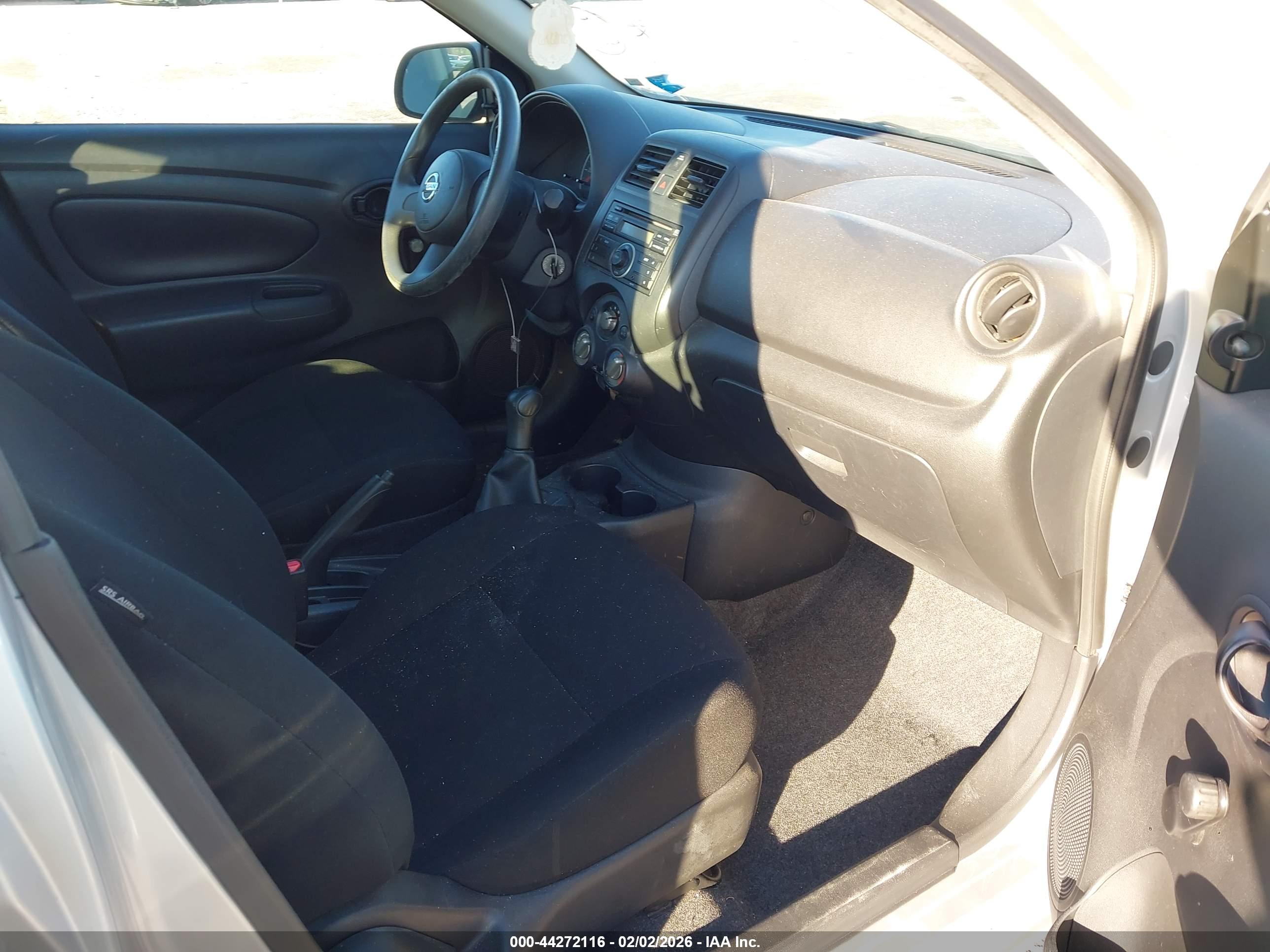 NISSAN VERSA image 5