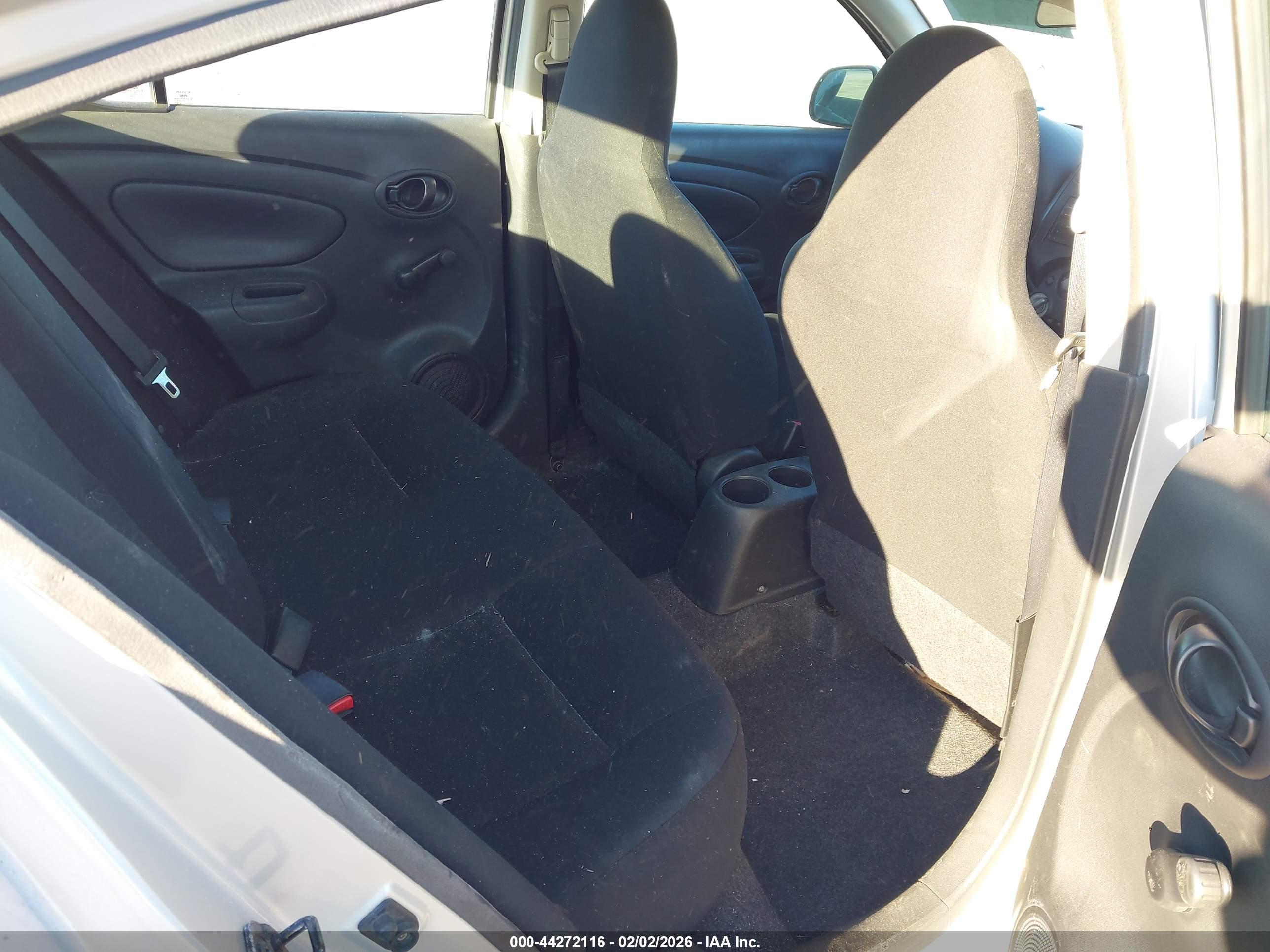 NISSAN VERSA image 8