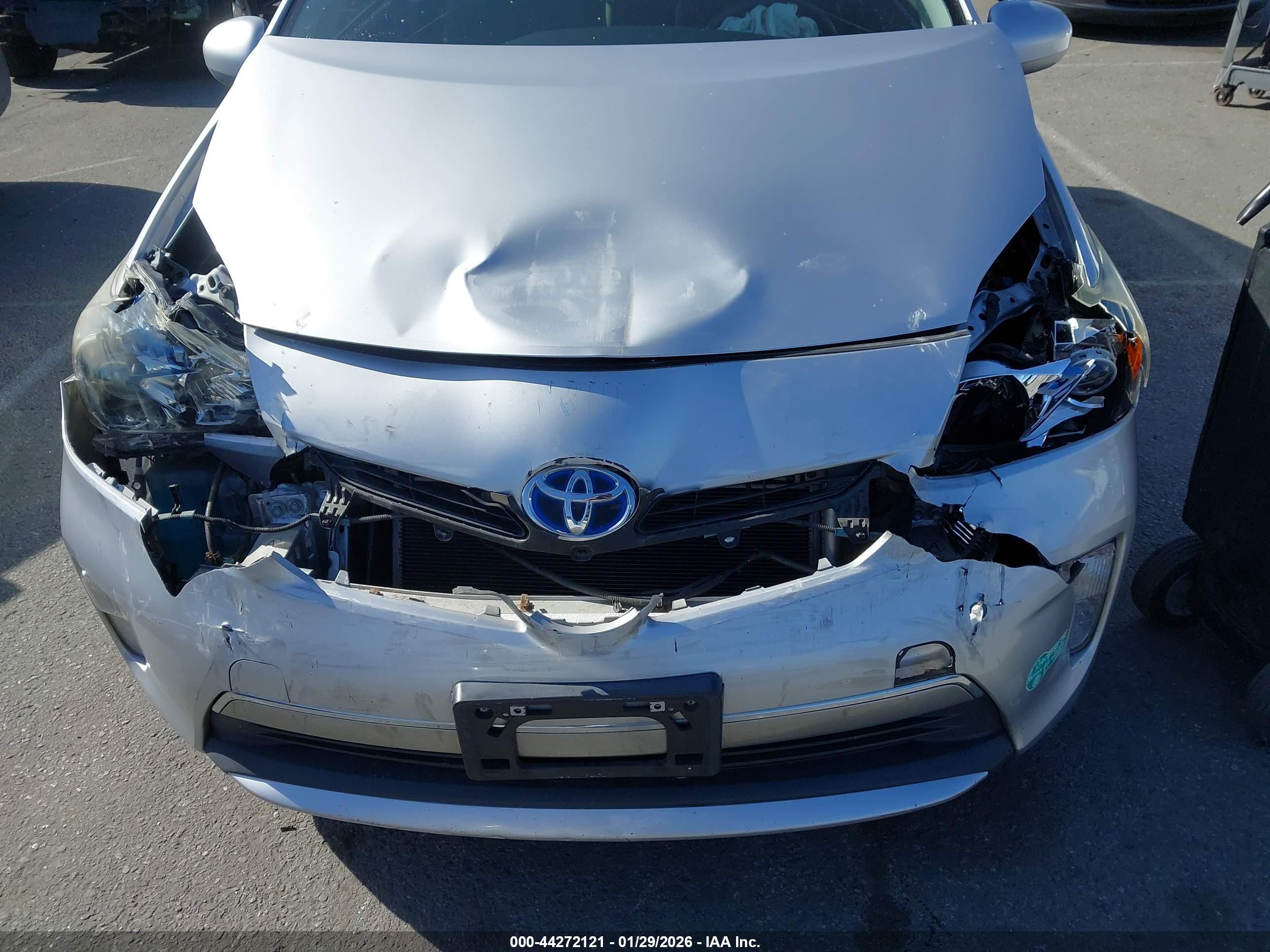 TOYOTA PRIUS image 6
