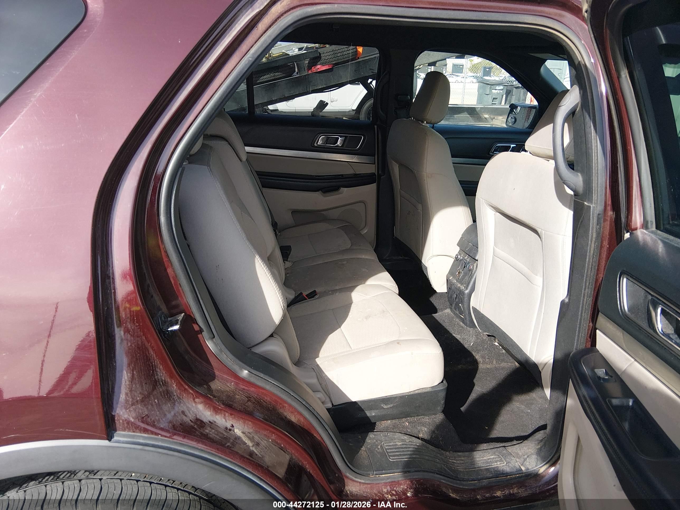 FORD EXPLORER image 8