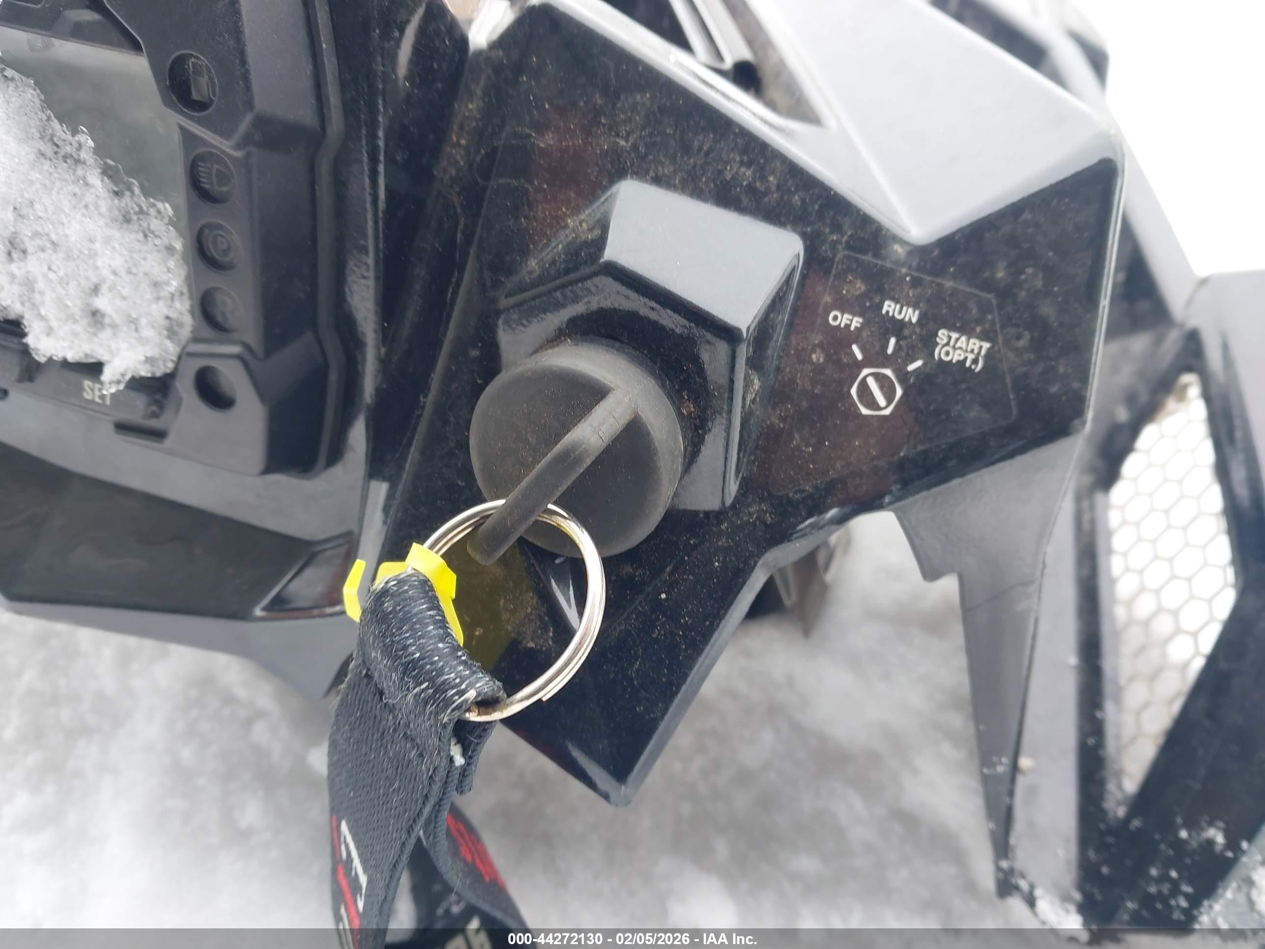 POLARIS SNOWMOBILE image 11