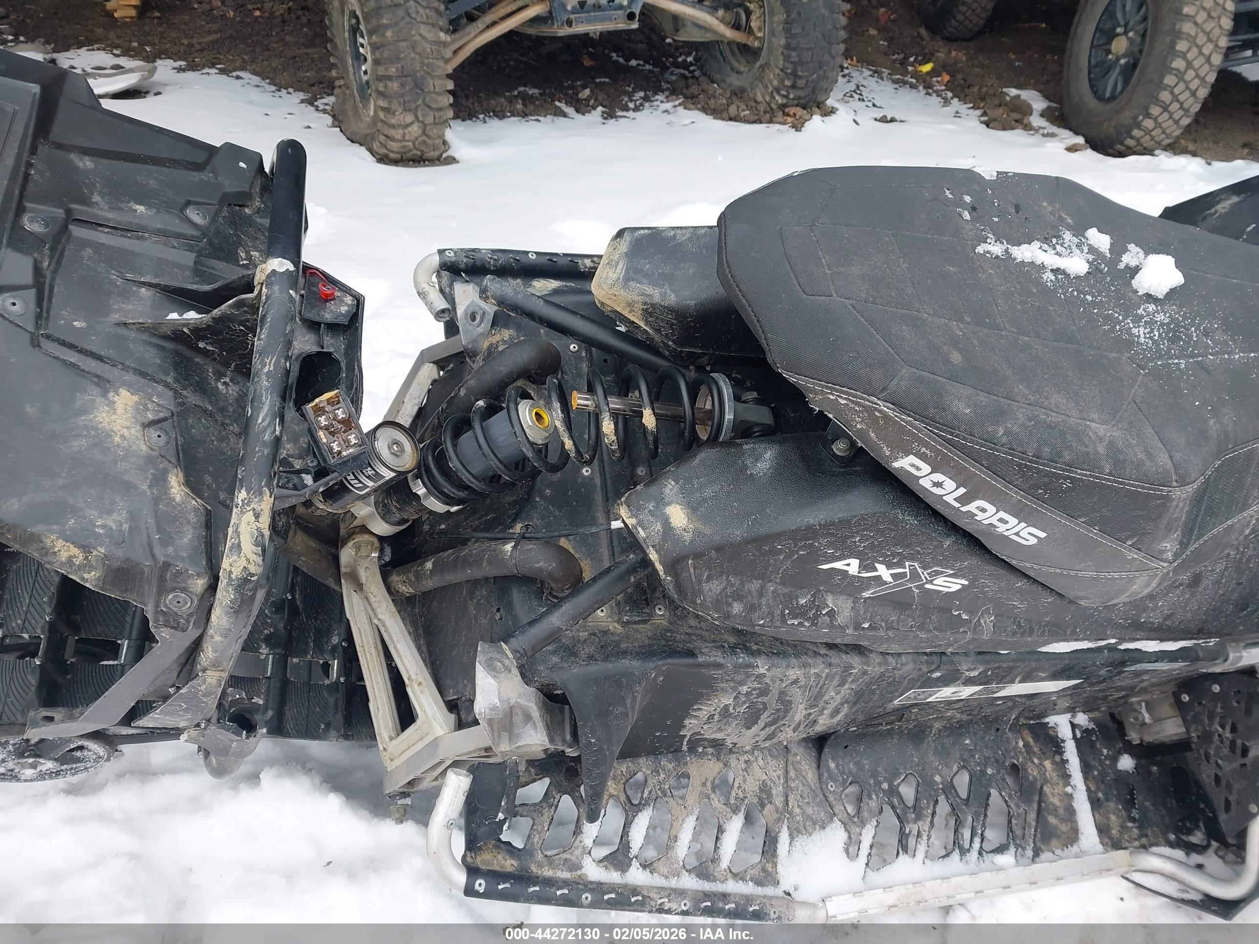 POLARIS SNOWMOBILE image 8