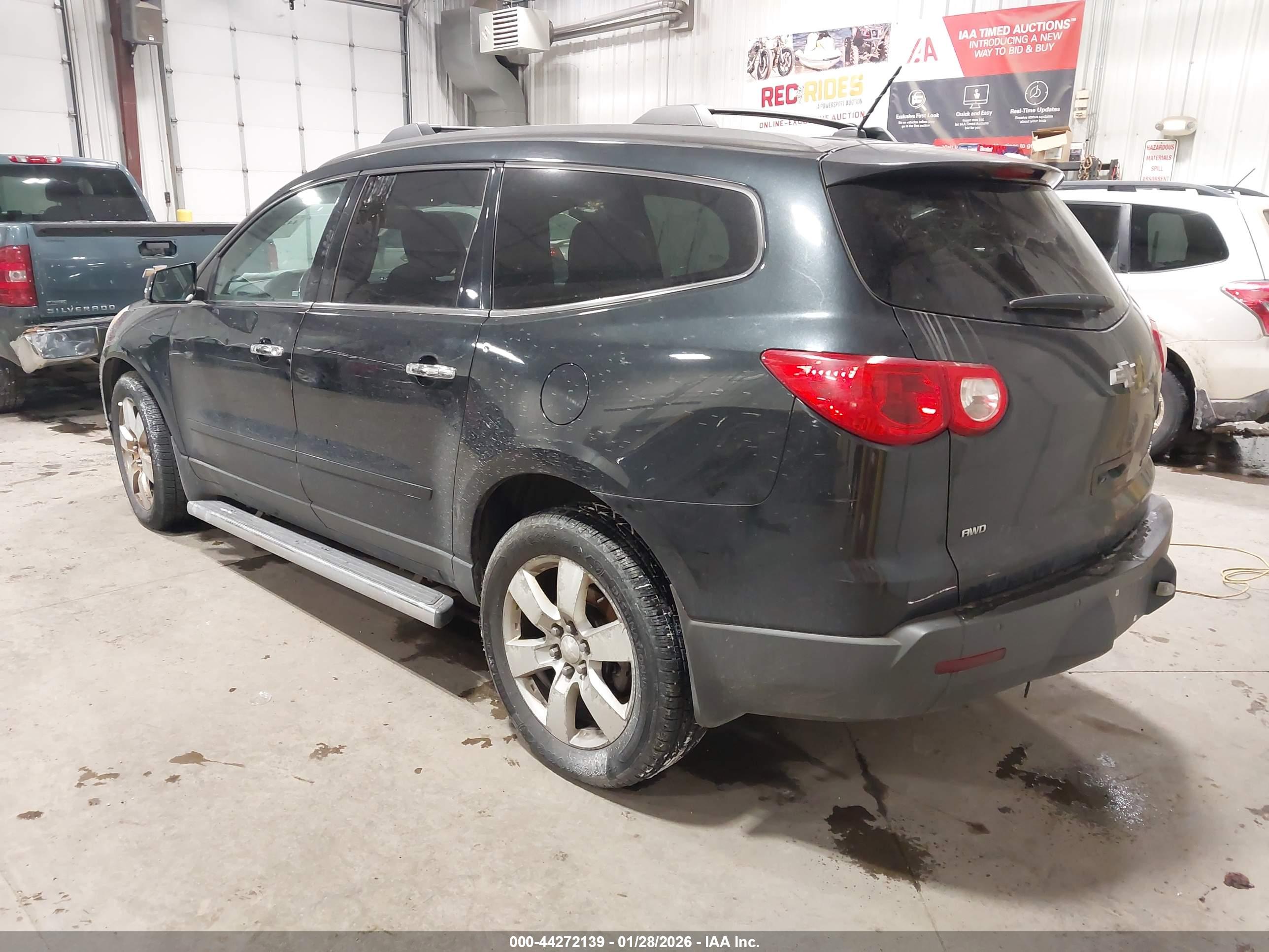 CHEVROLET TRAVERSE image 3