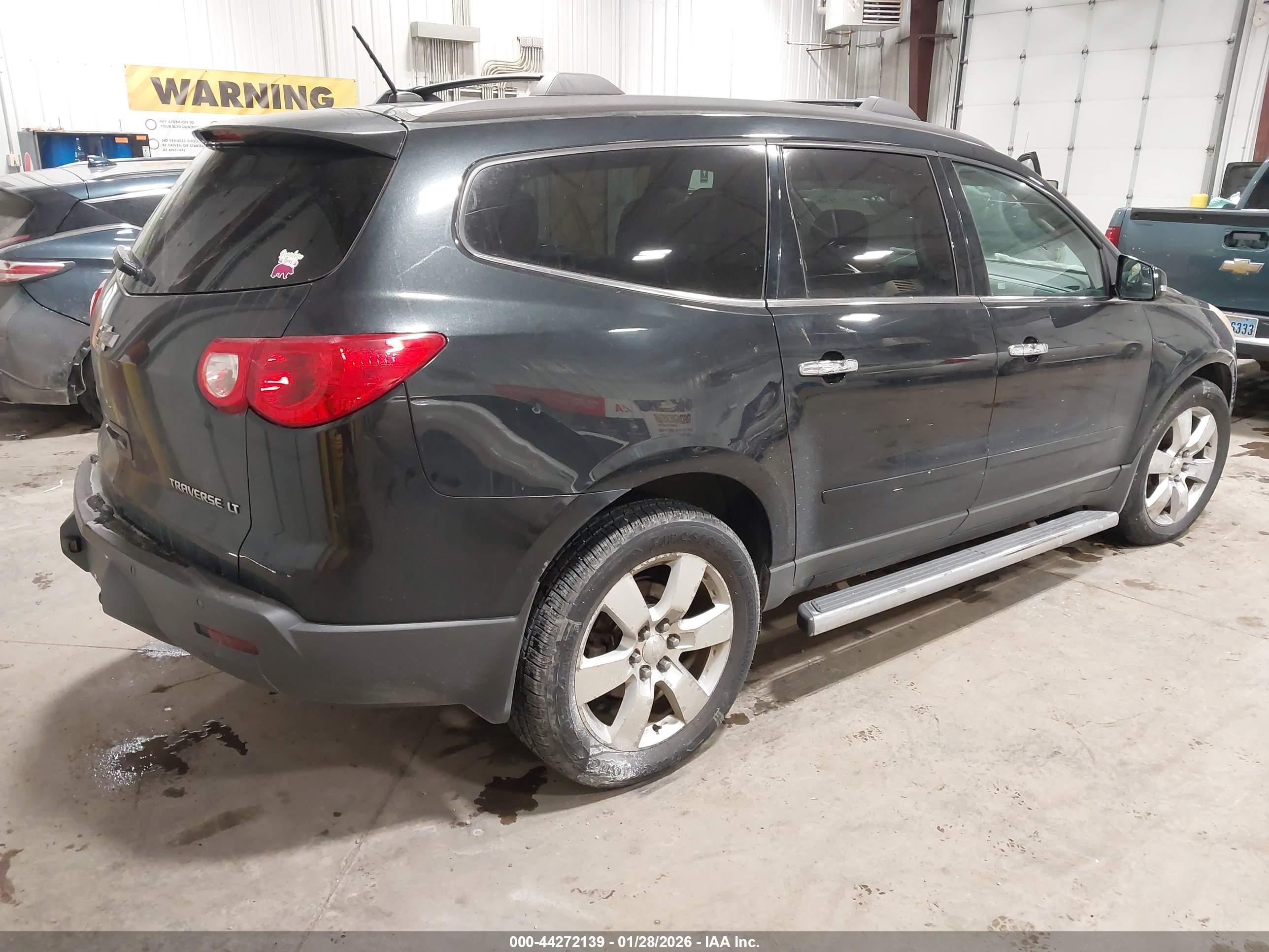 CHEVROLET TRAVERSE image 4