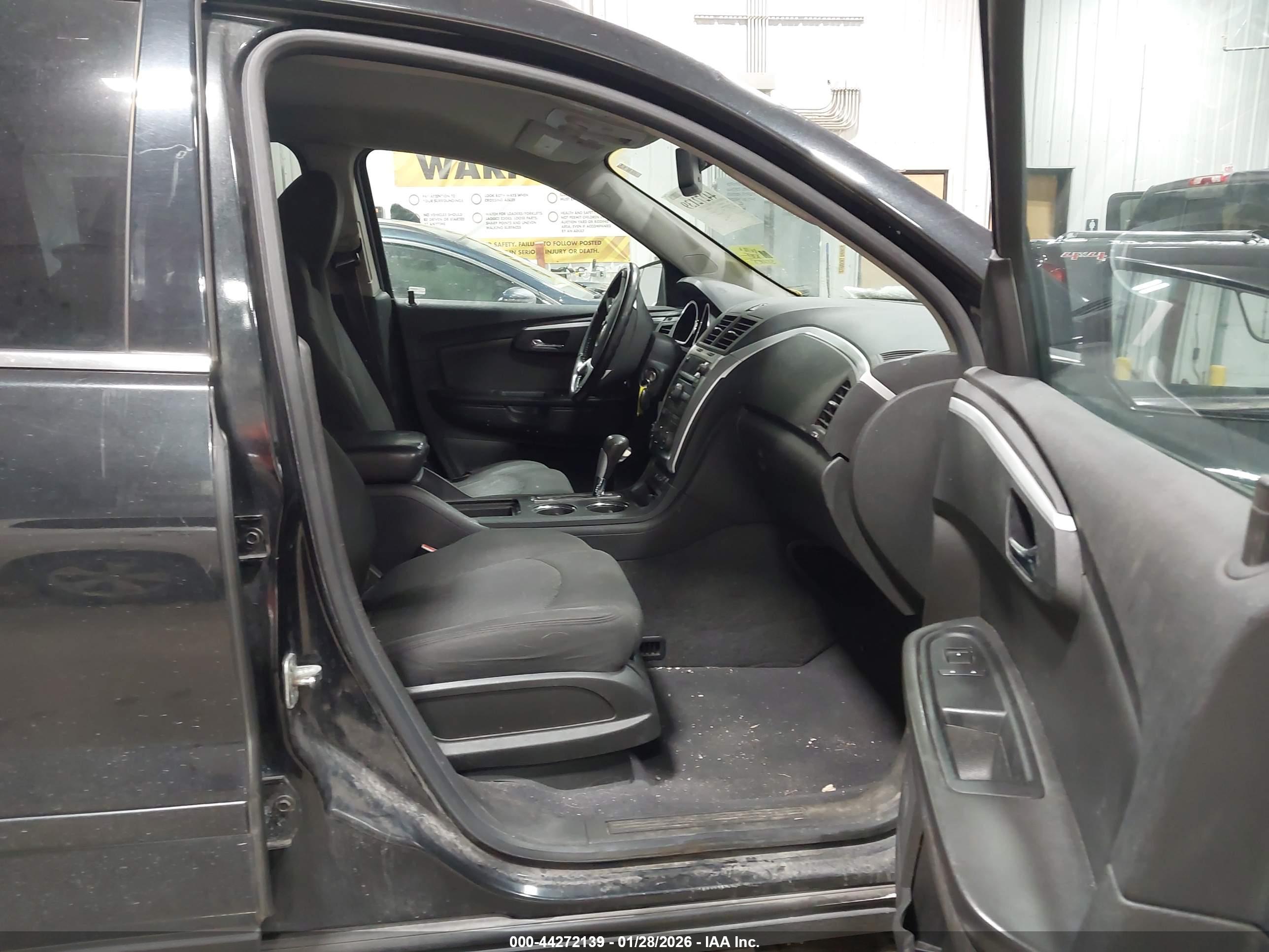 CHEVROLET TRAVERSE image 5