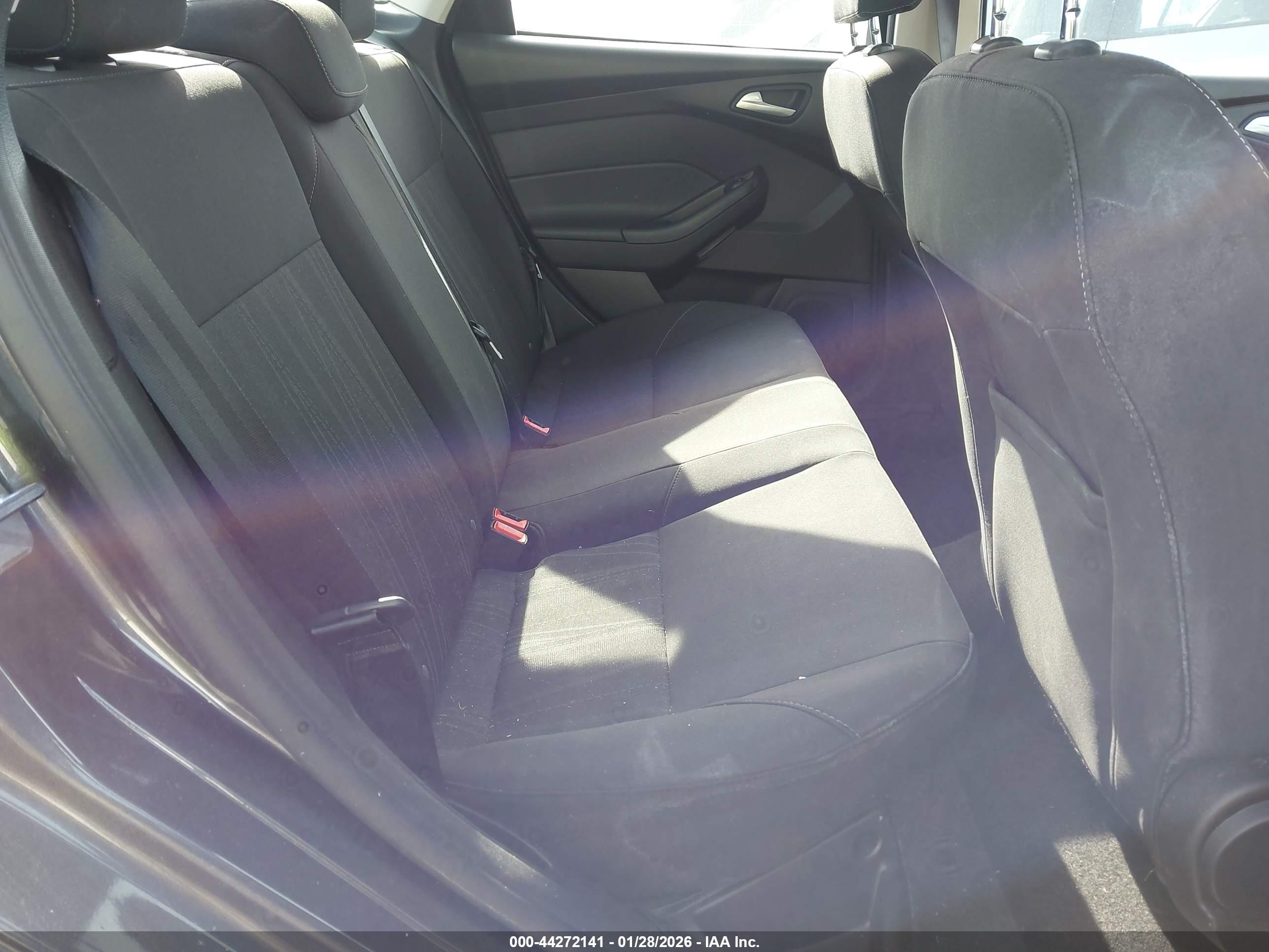FORD FOCUS image 8