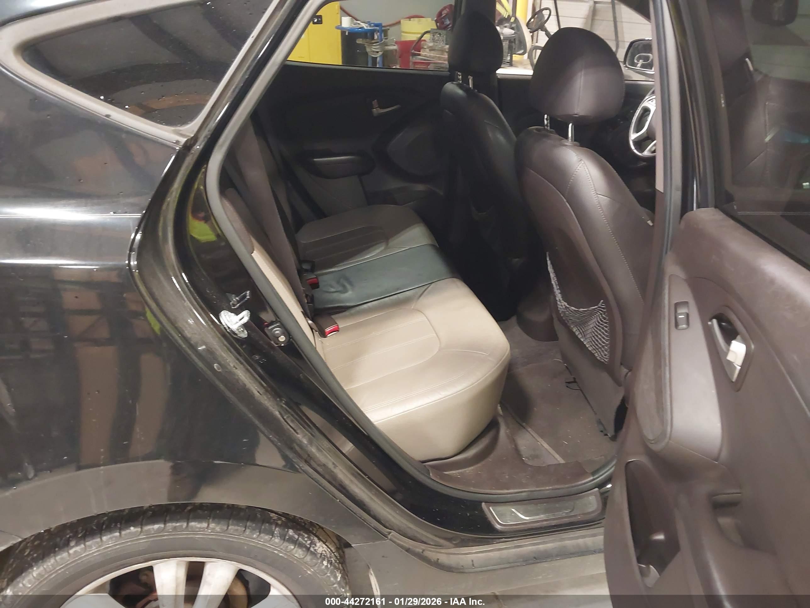 HYUNDAI TUCSON image 8