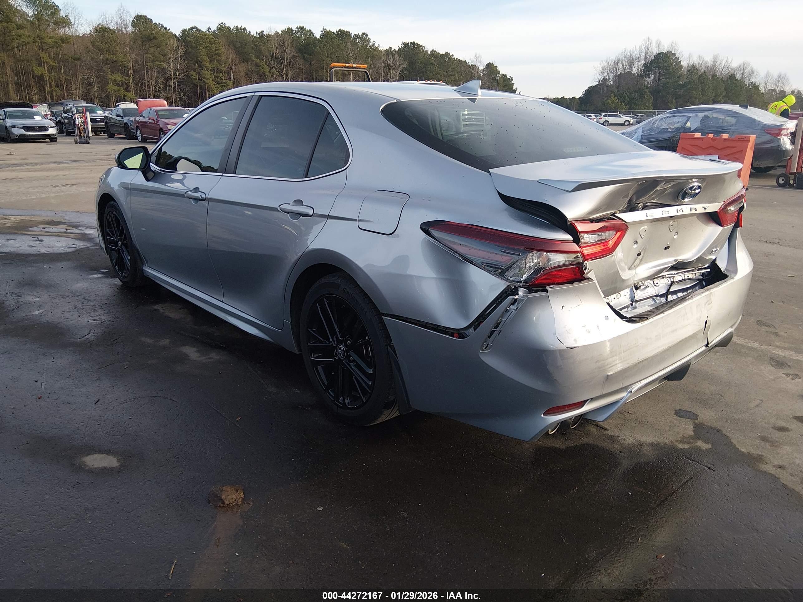 TOYOTA CAMRY image 3