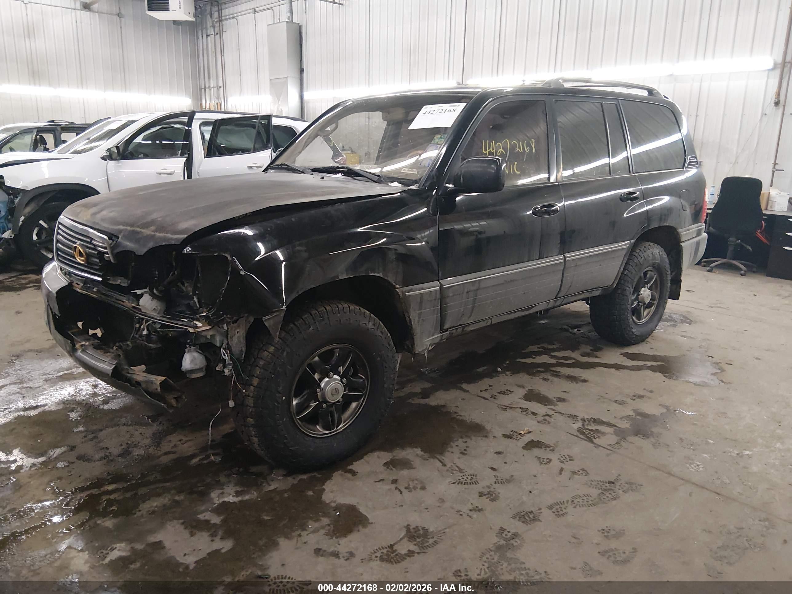 LEXUS LX image 2